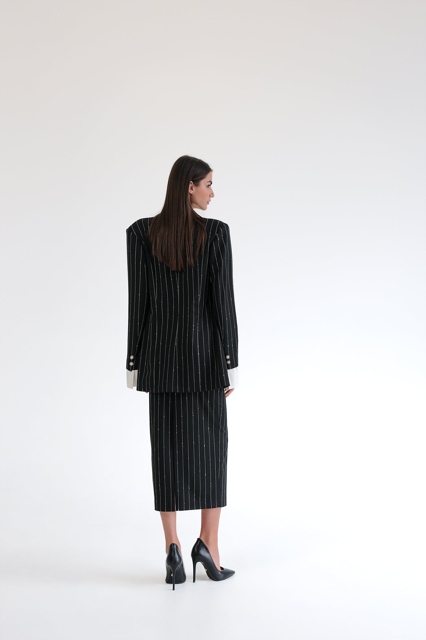 Костюм с пола молив в черно: Atanasia