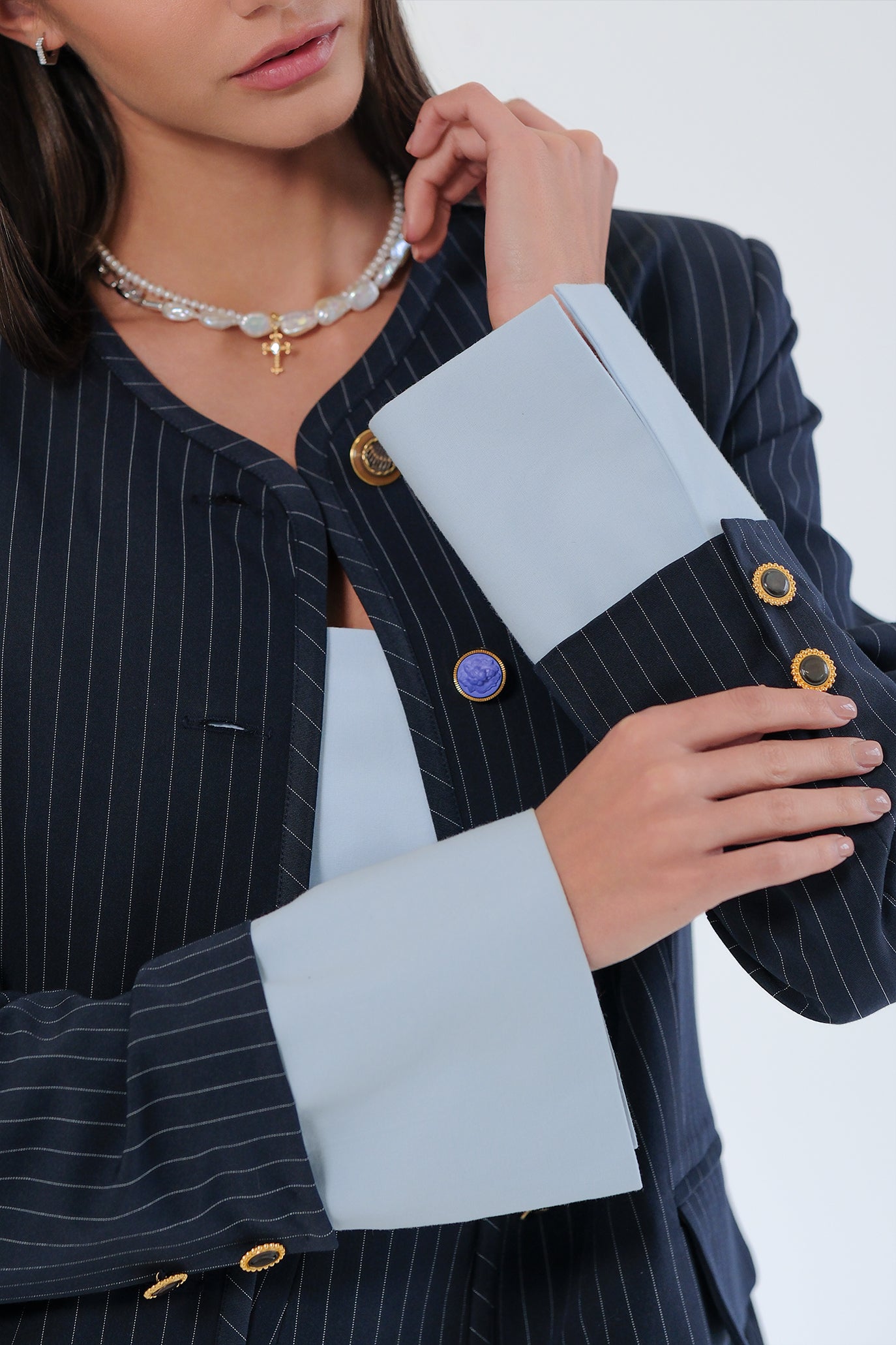 Костюм с къси панталони в тъмносиньо: Atanasia