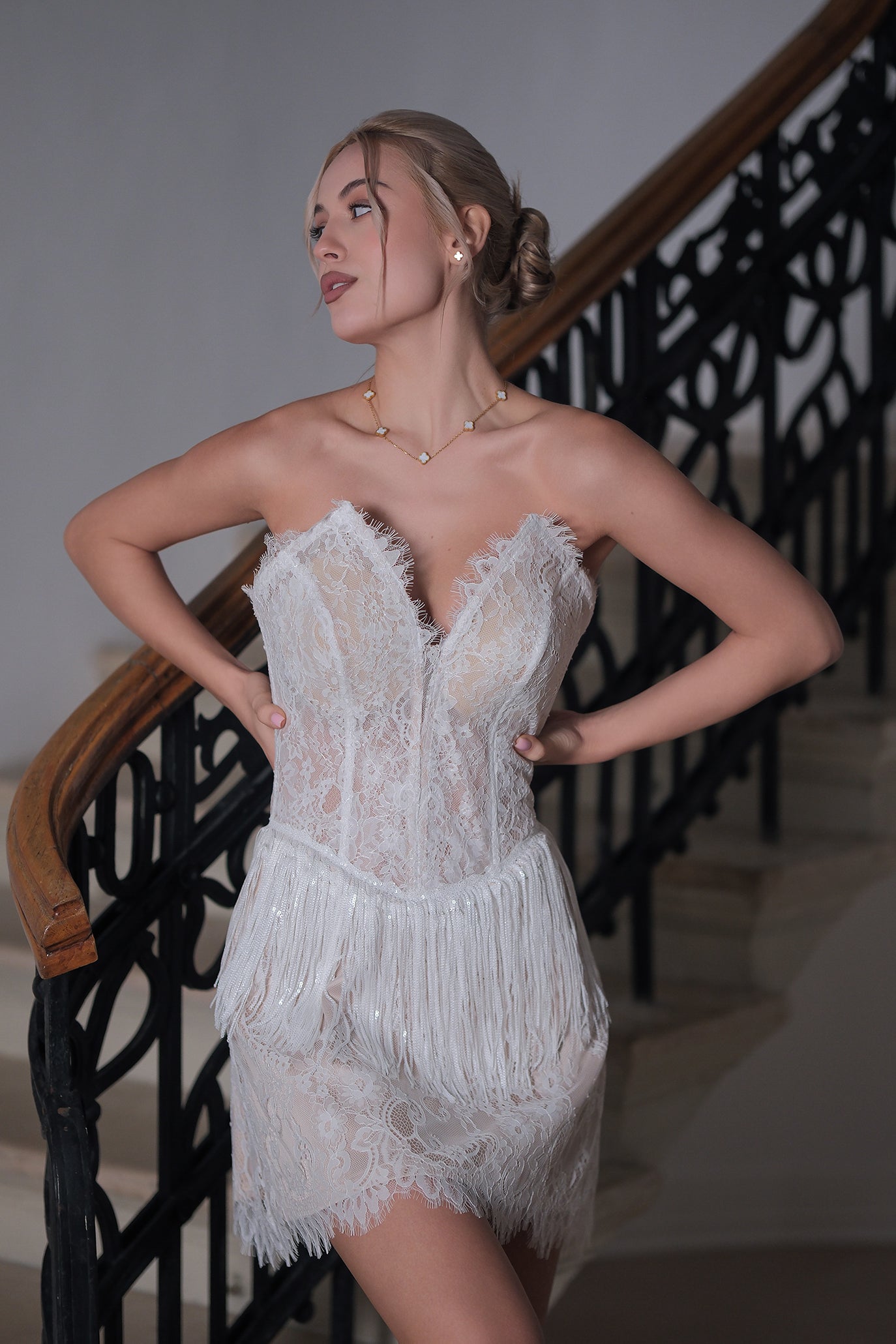 Корсетна коктейлна рокля: Marabou