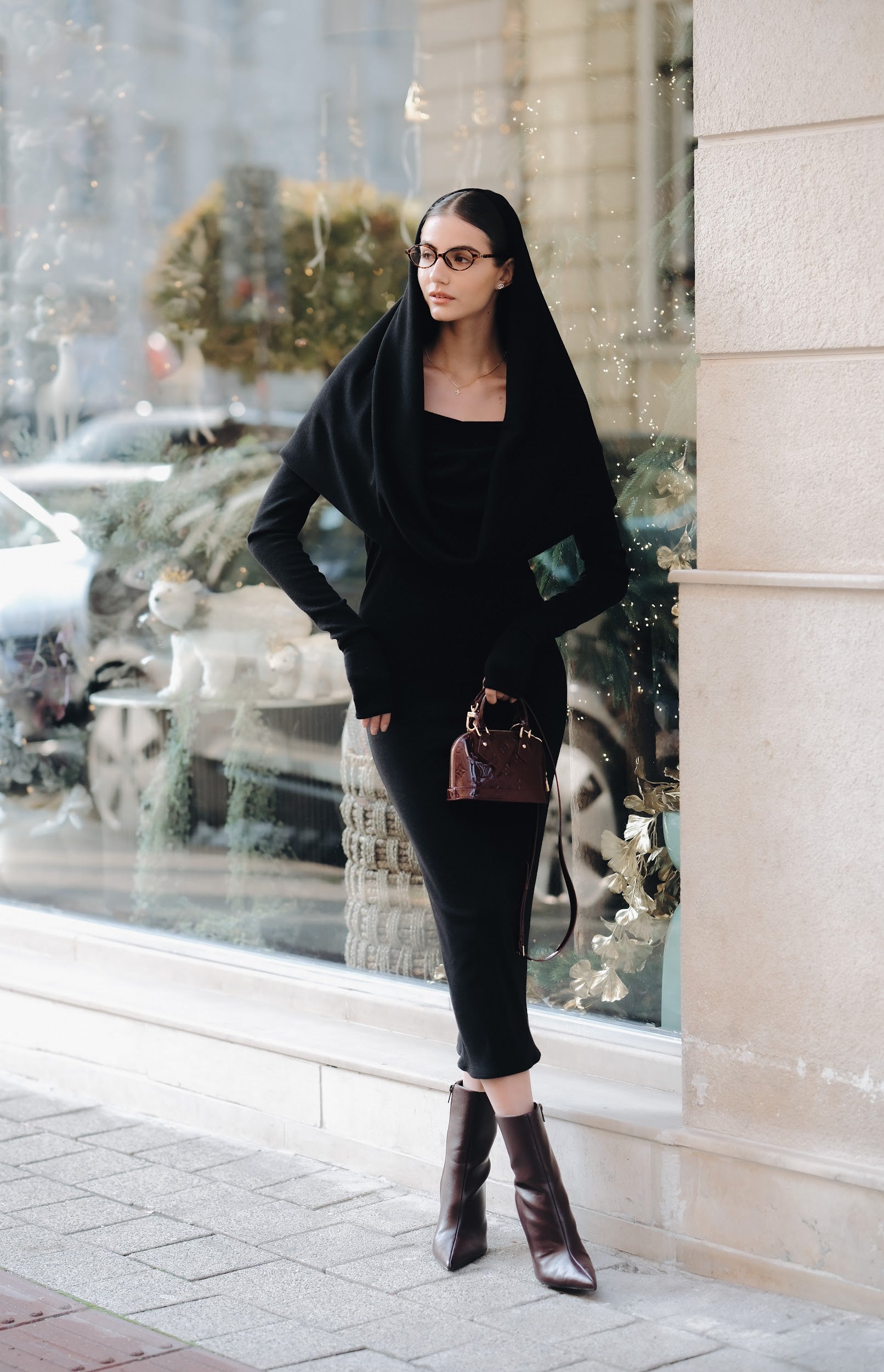 Дълга рокля с ръкави в черно: Linda