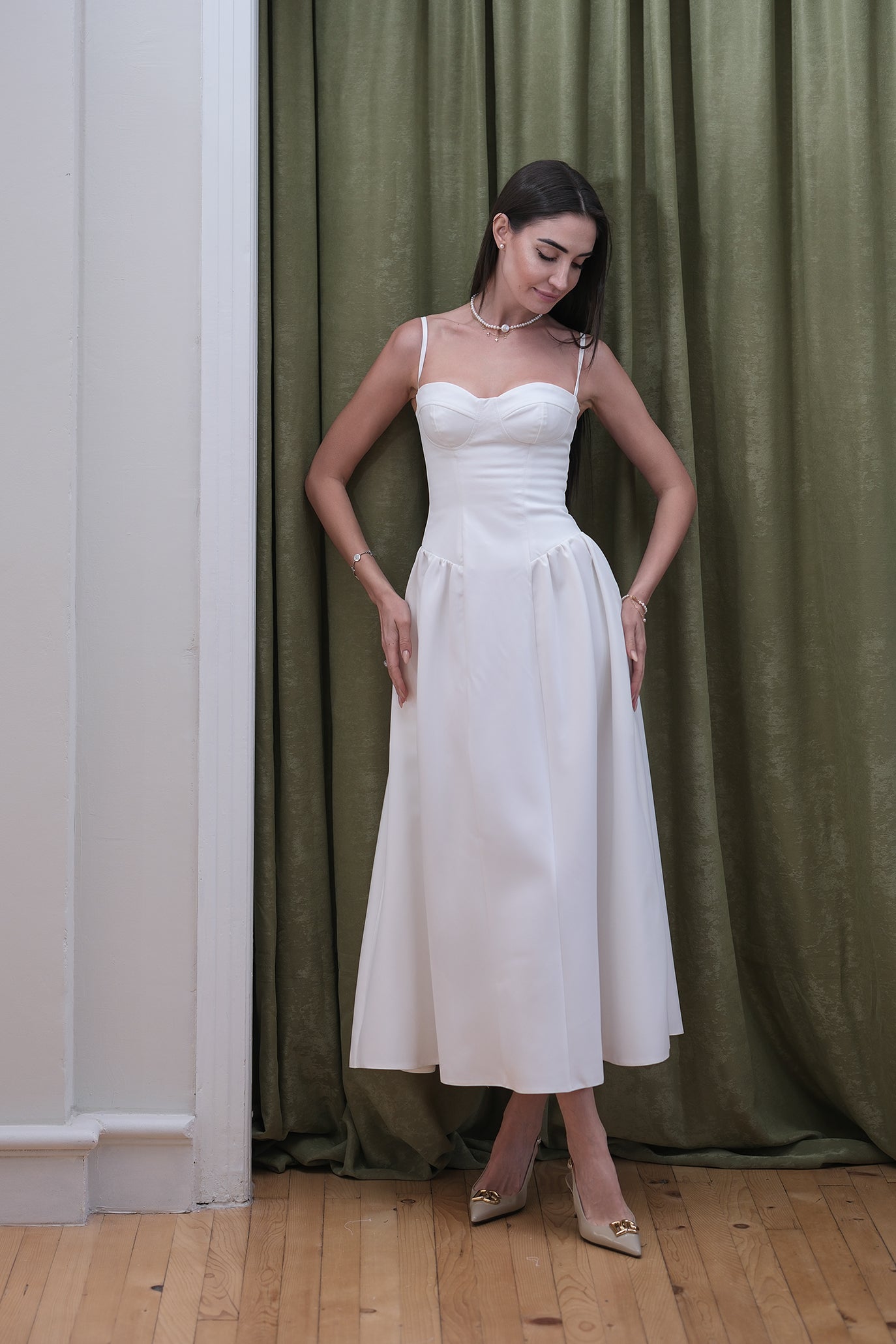 Корсетна рокля в бяло: Alexina