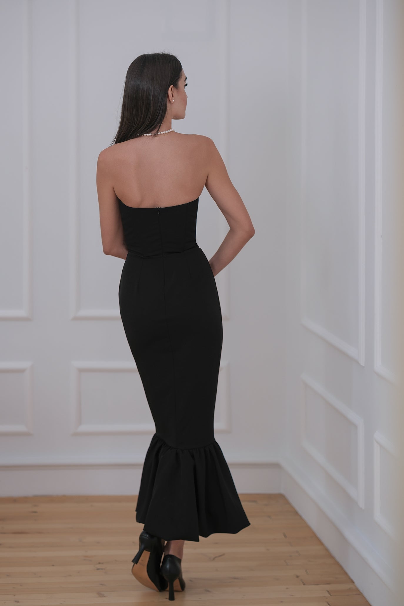 Рокля без презрамки в черно: Selenes