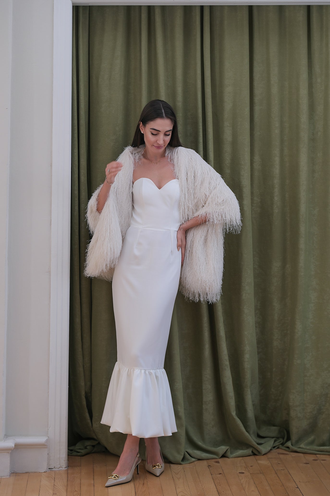 Рокля без презрамки в бяло: Selenes