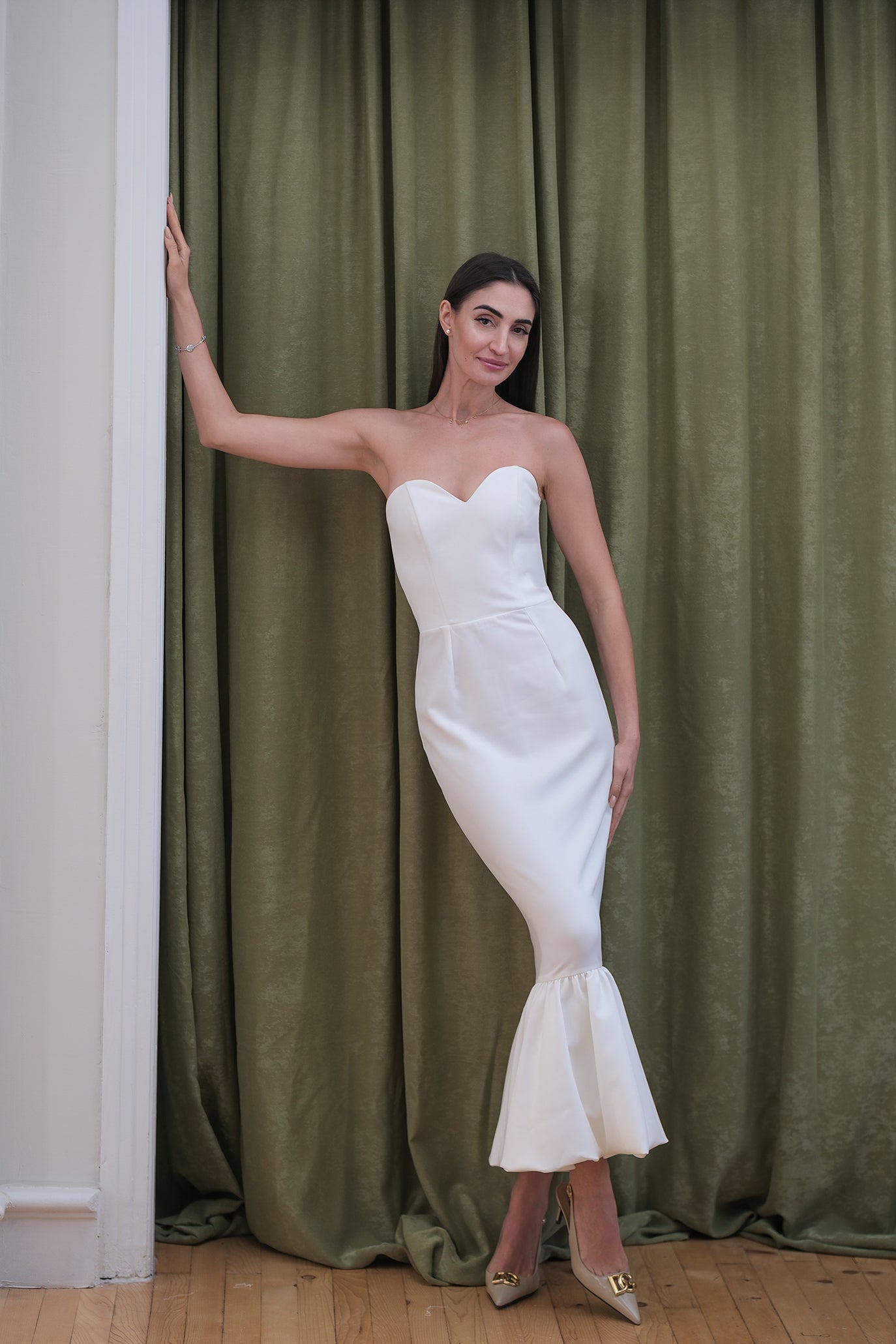 Рокля без презрамки в бяло: Selenes