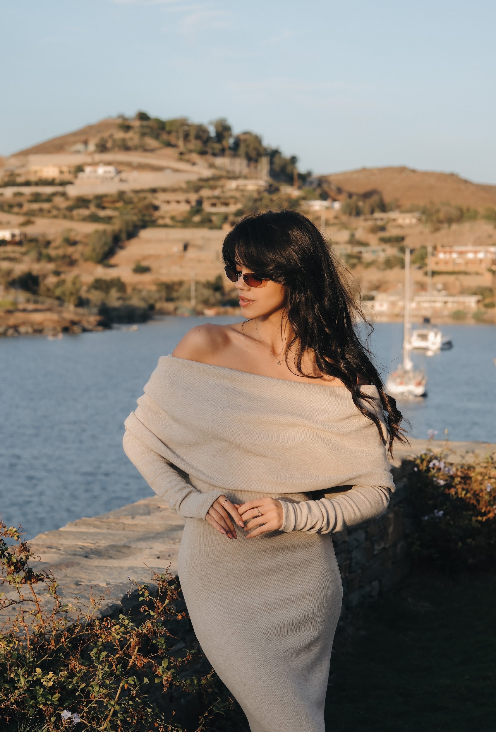 Дълга рокля с ръкави в бежово: Linda