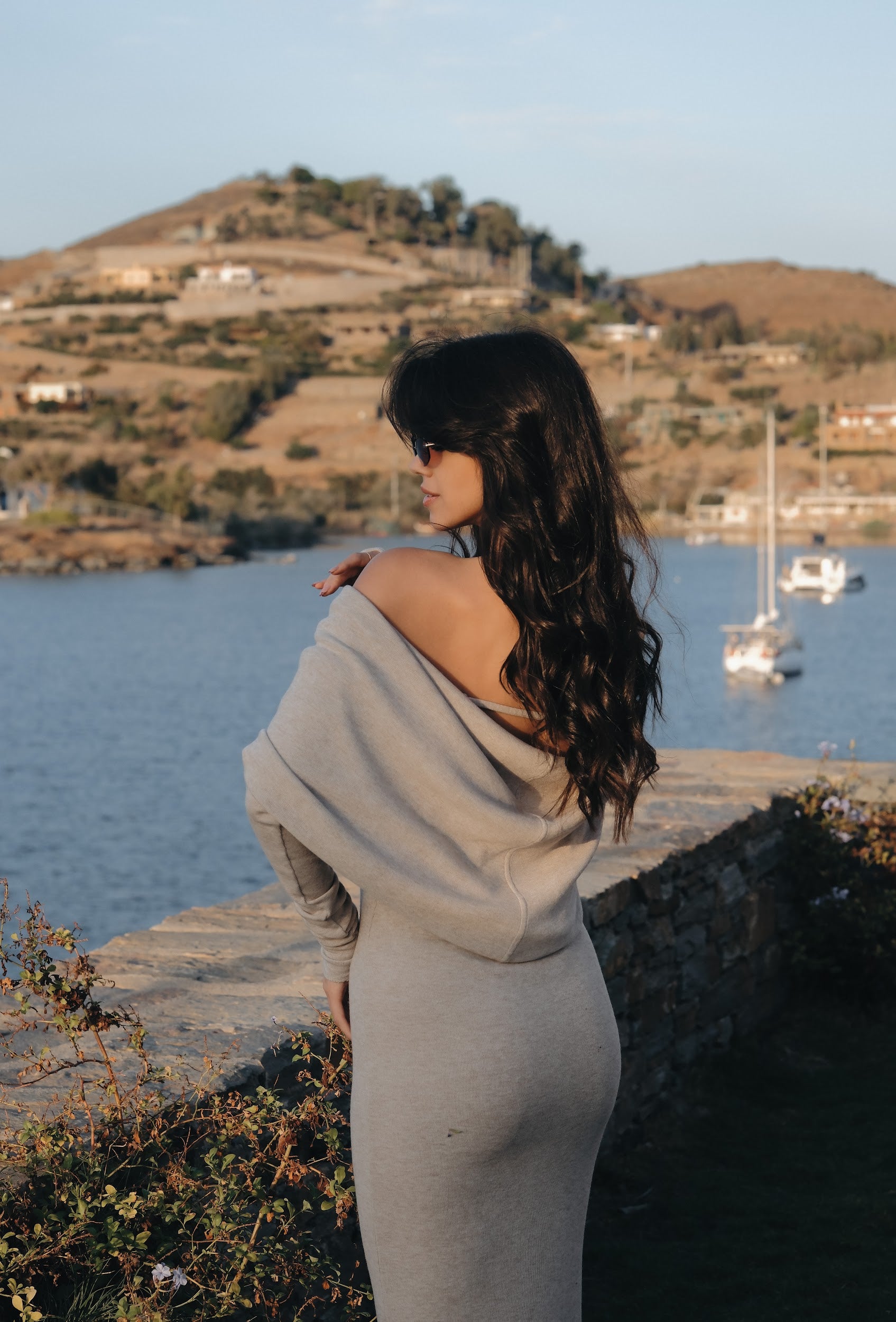 Дълга рокля с ръкави в бежово: Linda