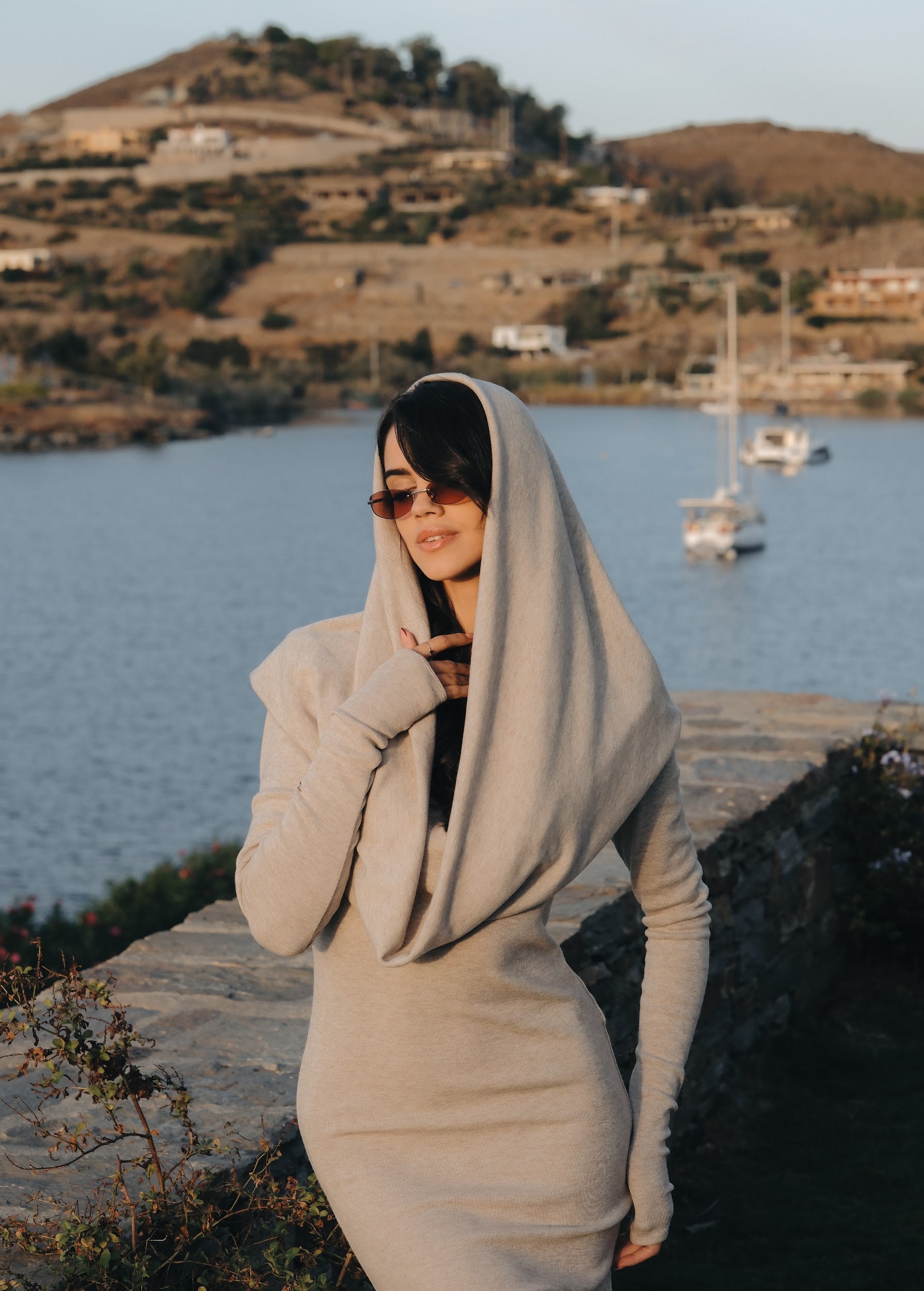 Дълга рокля с ръкави в бежово: Linda