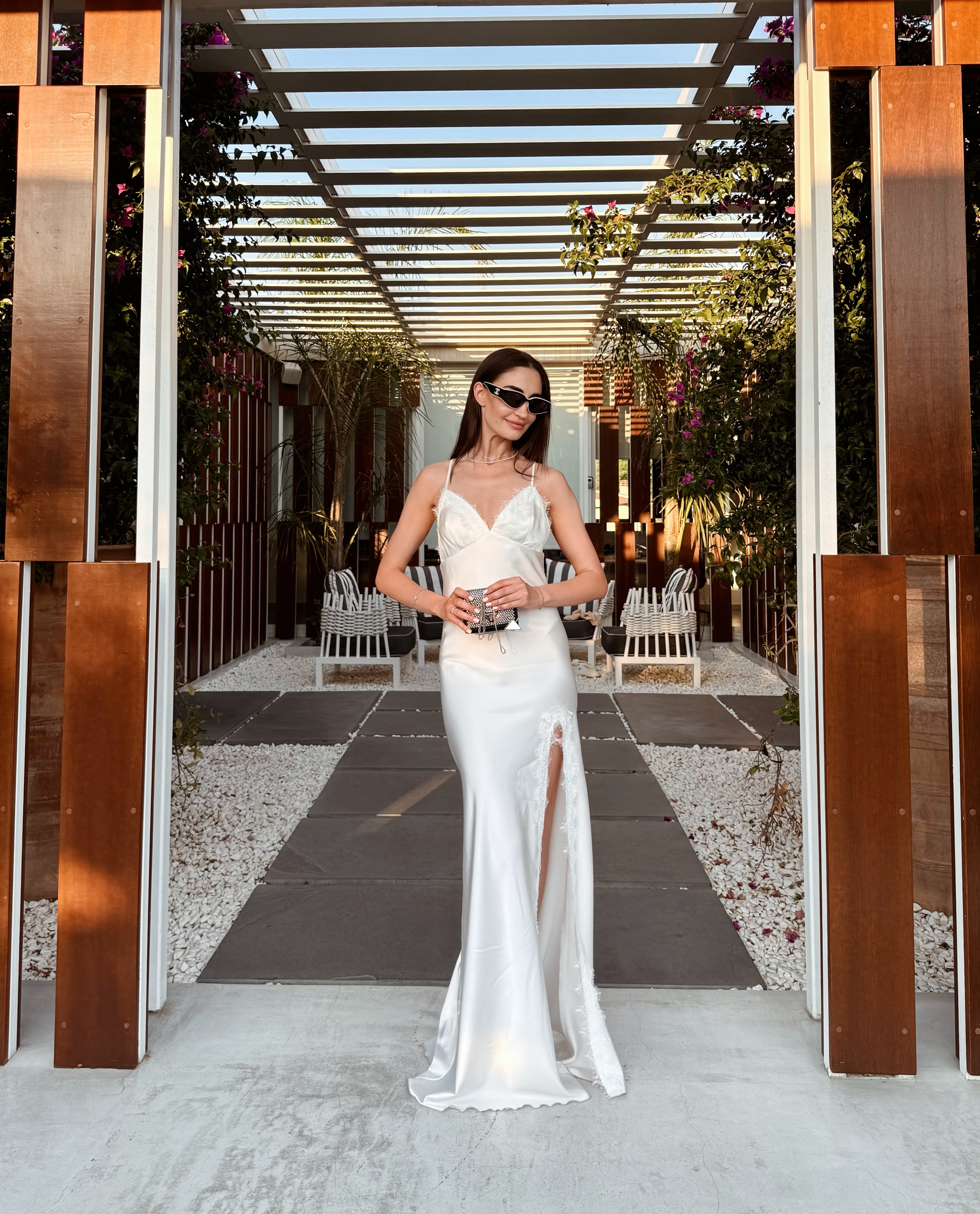 White dress with lace: White Night 