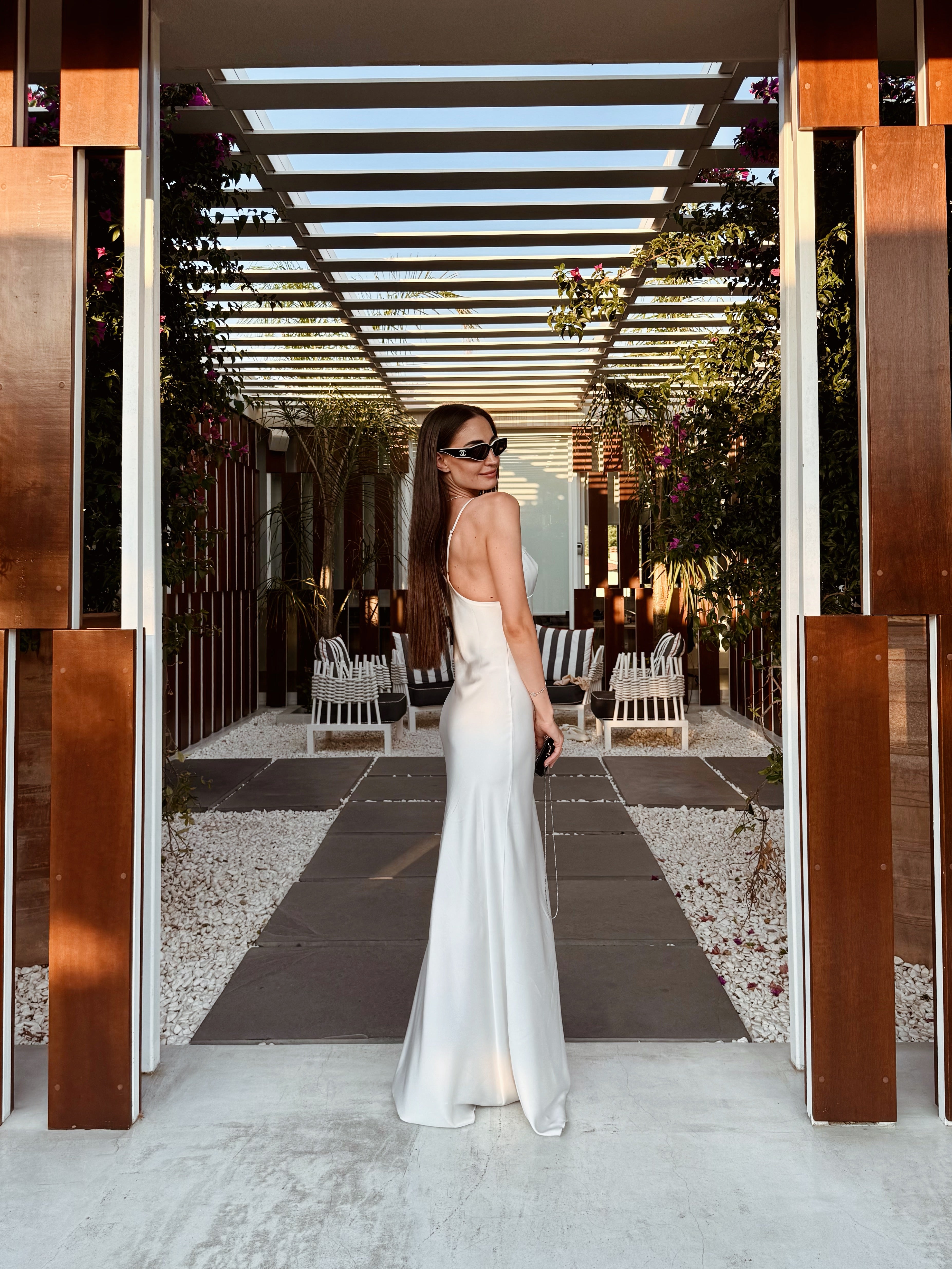 White dress with lace: White Night 