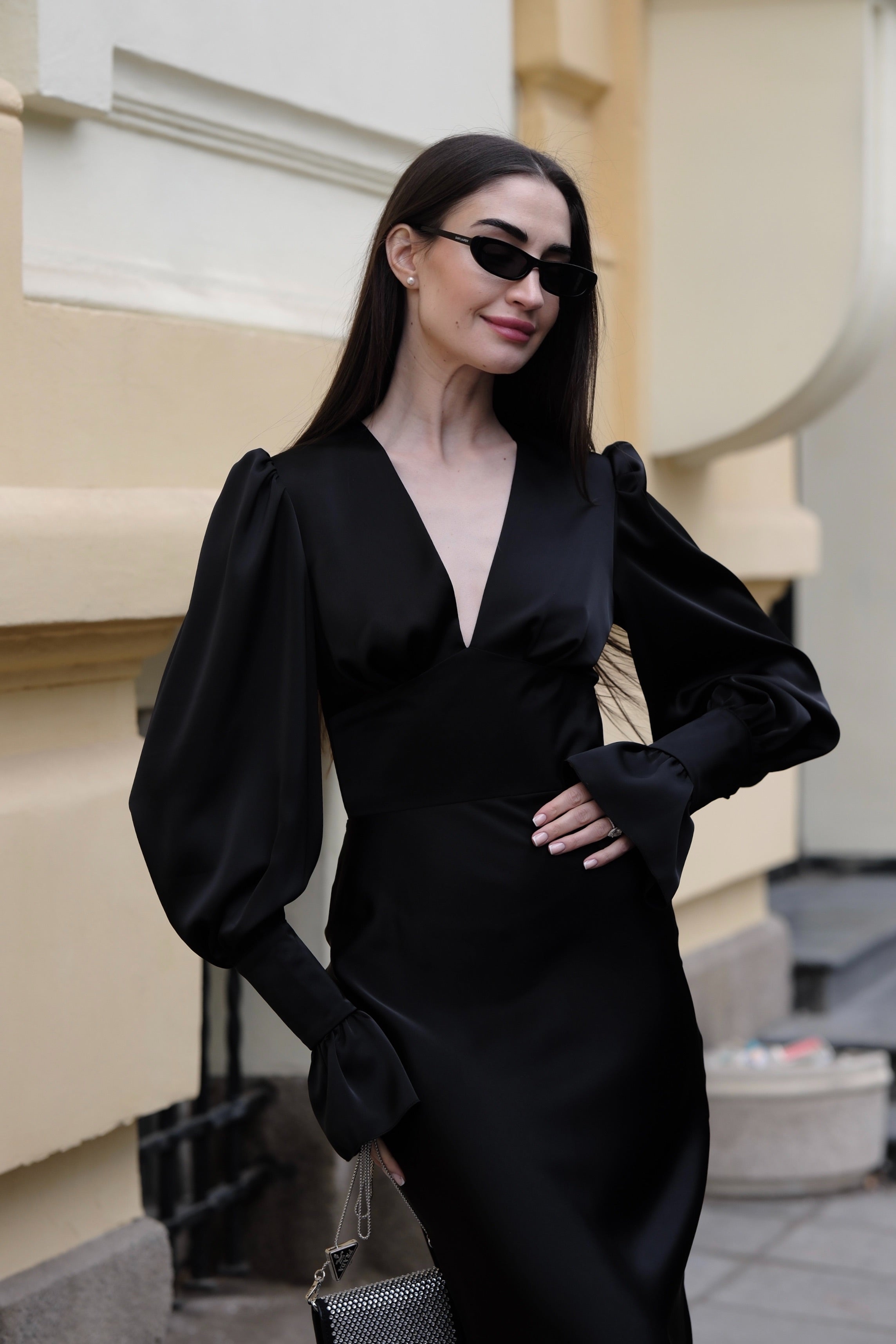Elegant minimalist dress in black: Unéa