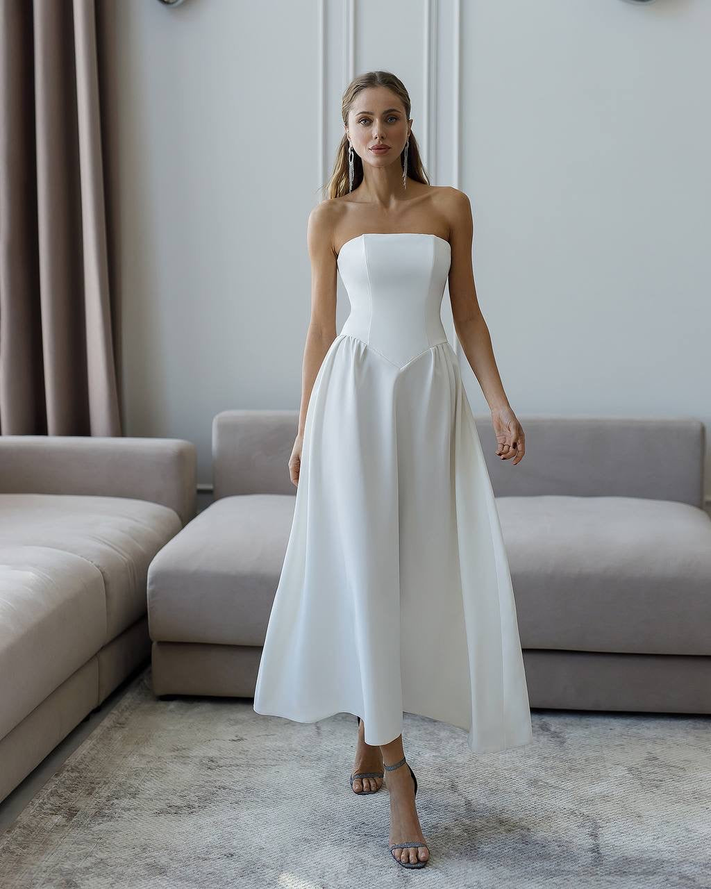 Корсетна рокля в бяло: Demoura