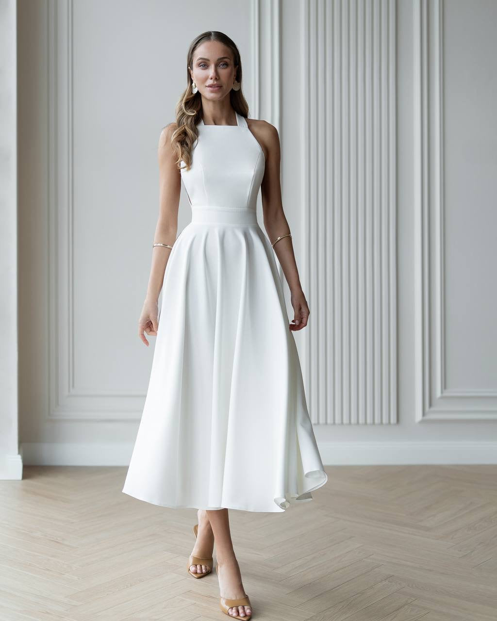 Classic long dress in white: Reverie