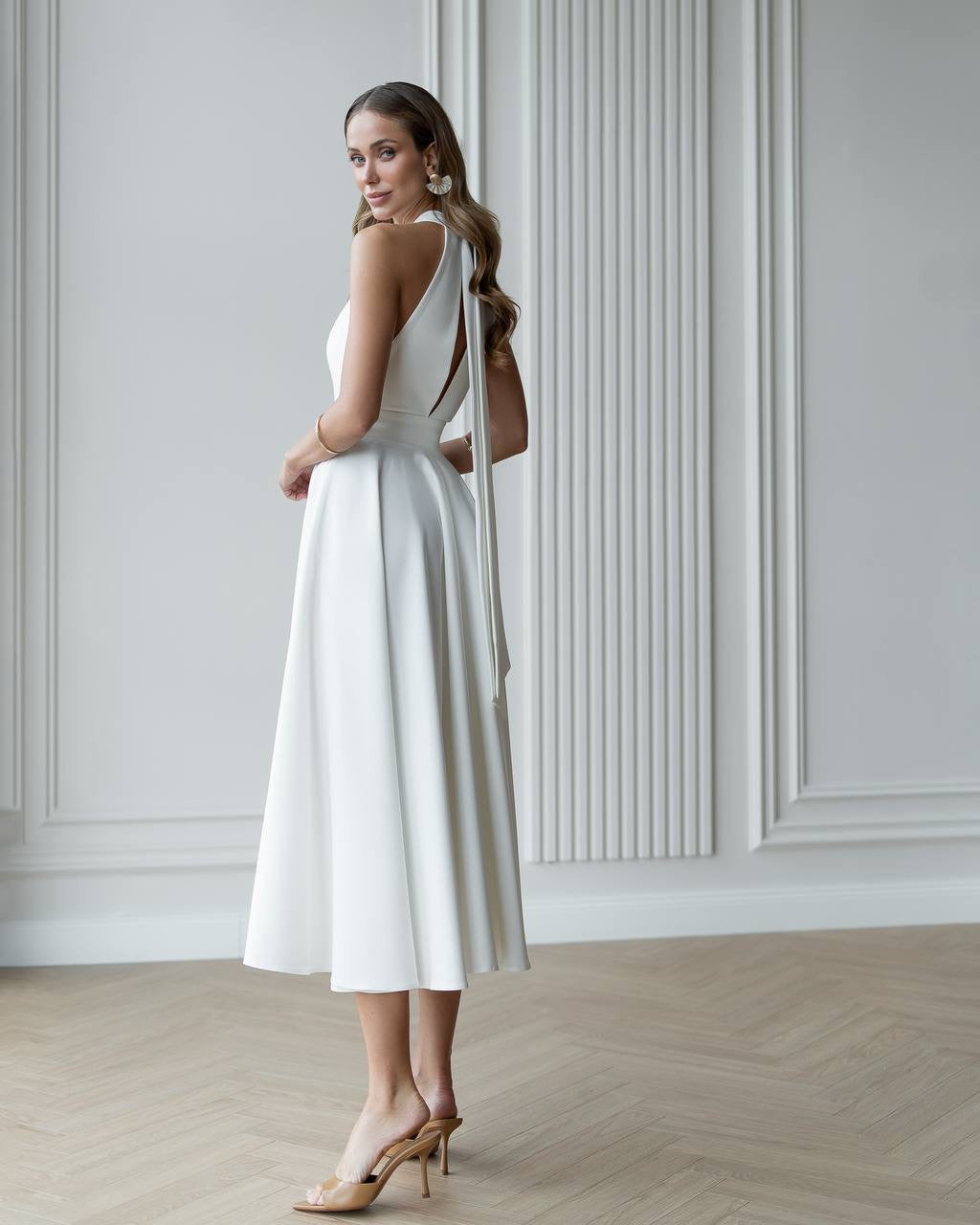 Classic long dress in white: Reverie