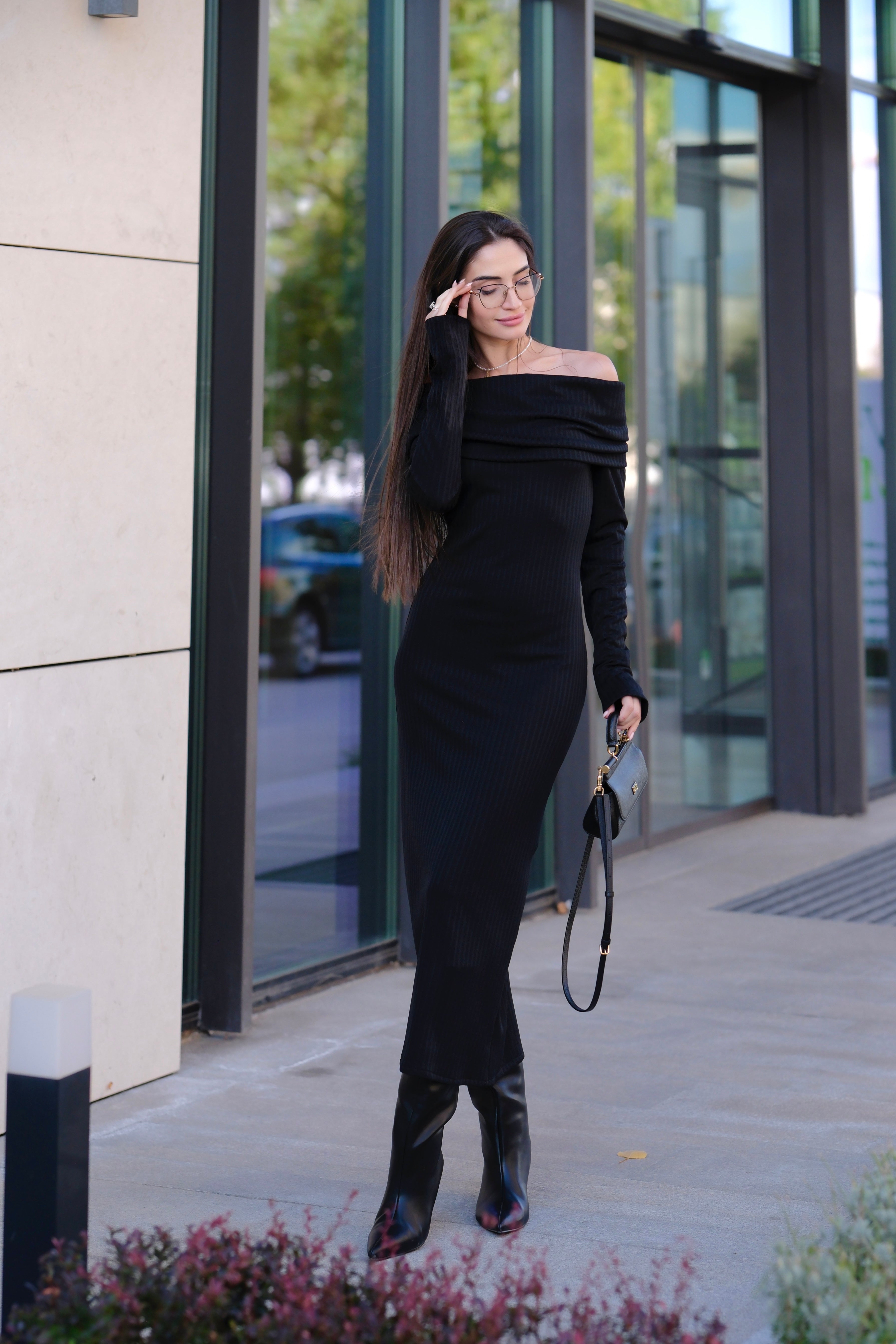 Дълга рокля с ръкави в черно: Berlinda