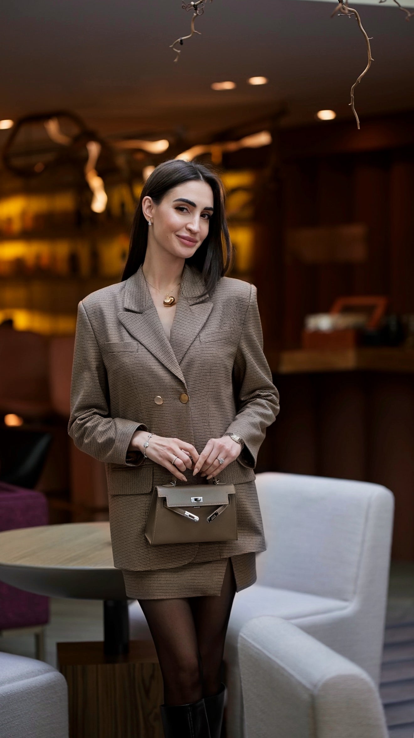 Сако в кафяво: Brunette