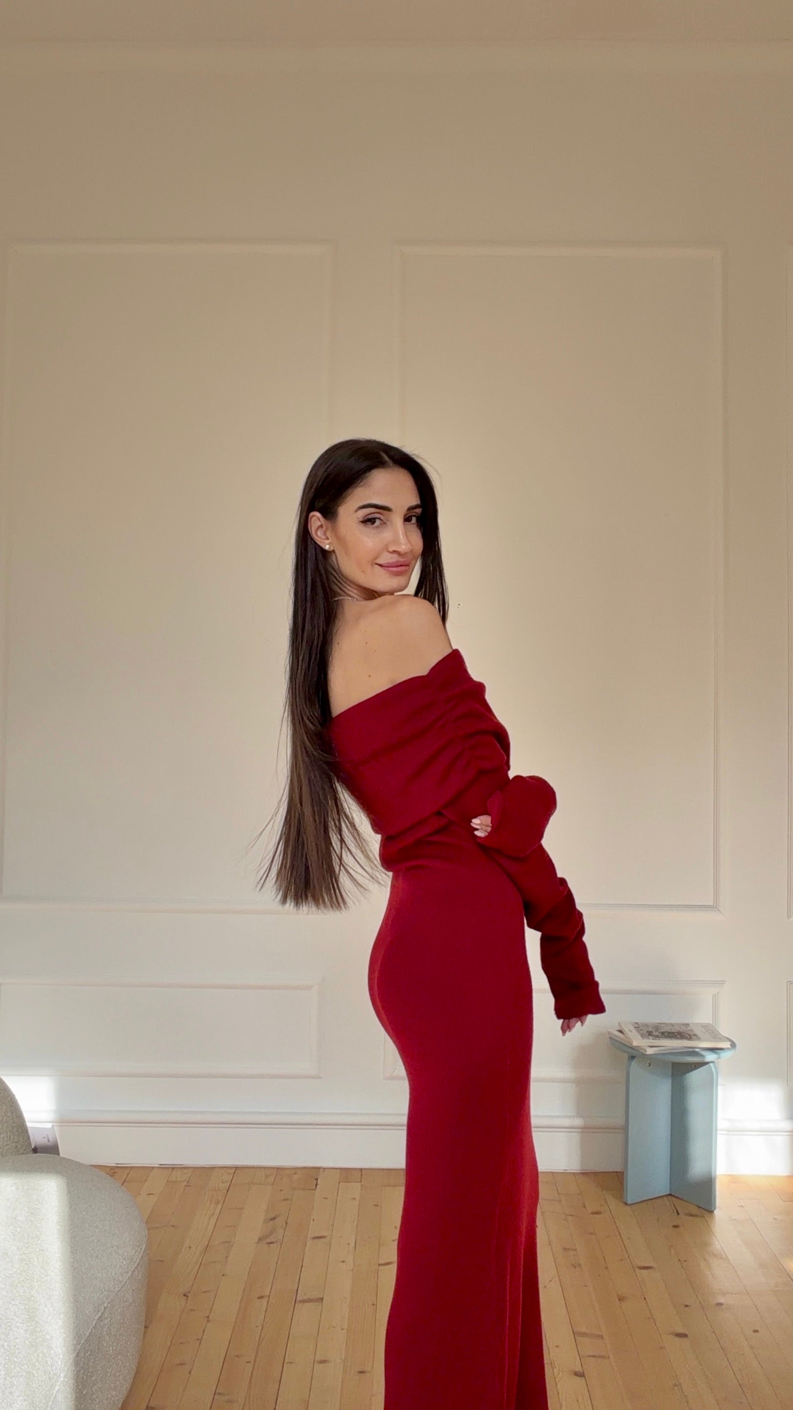 Дълга рокля с ръкави в червено: Berlinda Prestige