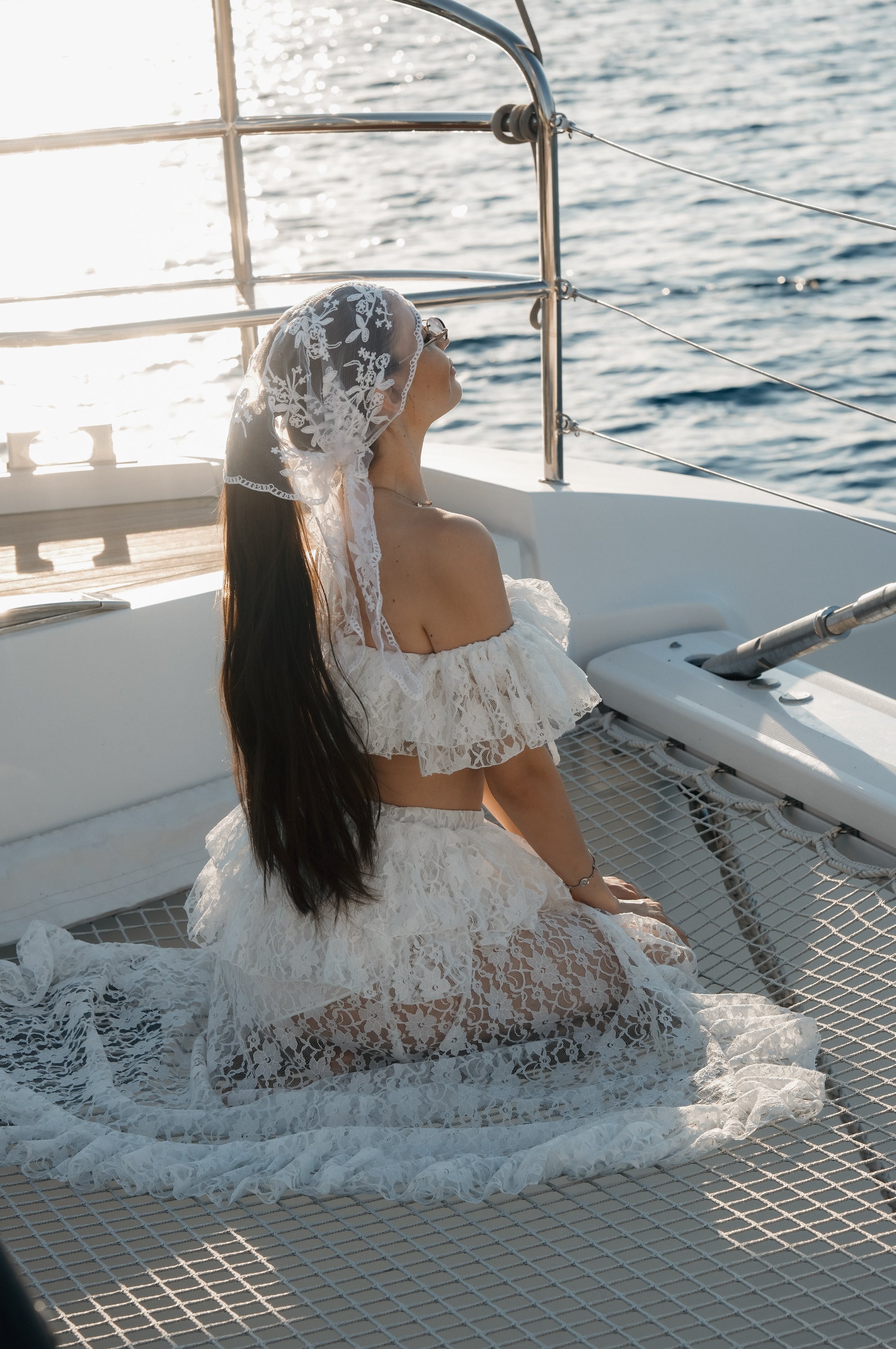 Сет от дантелен топ и пола в бяло: Elarine