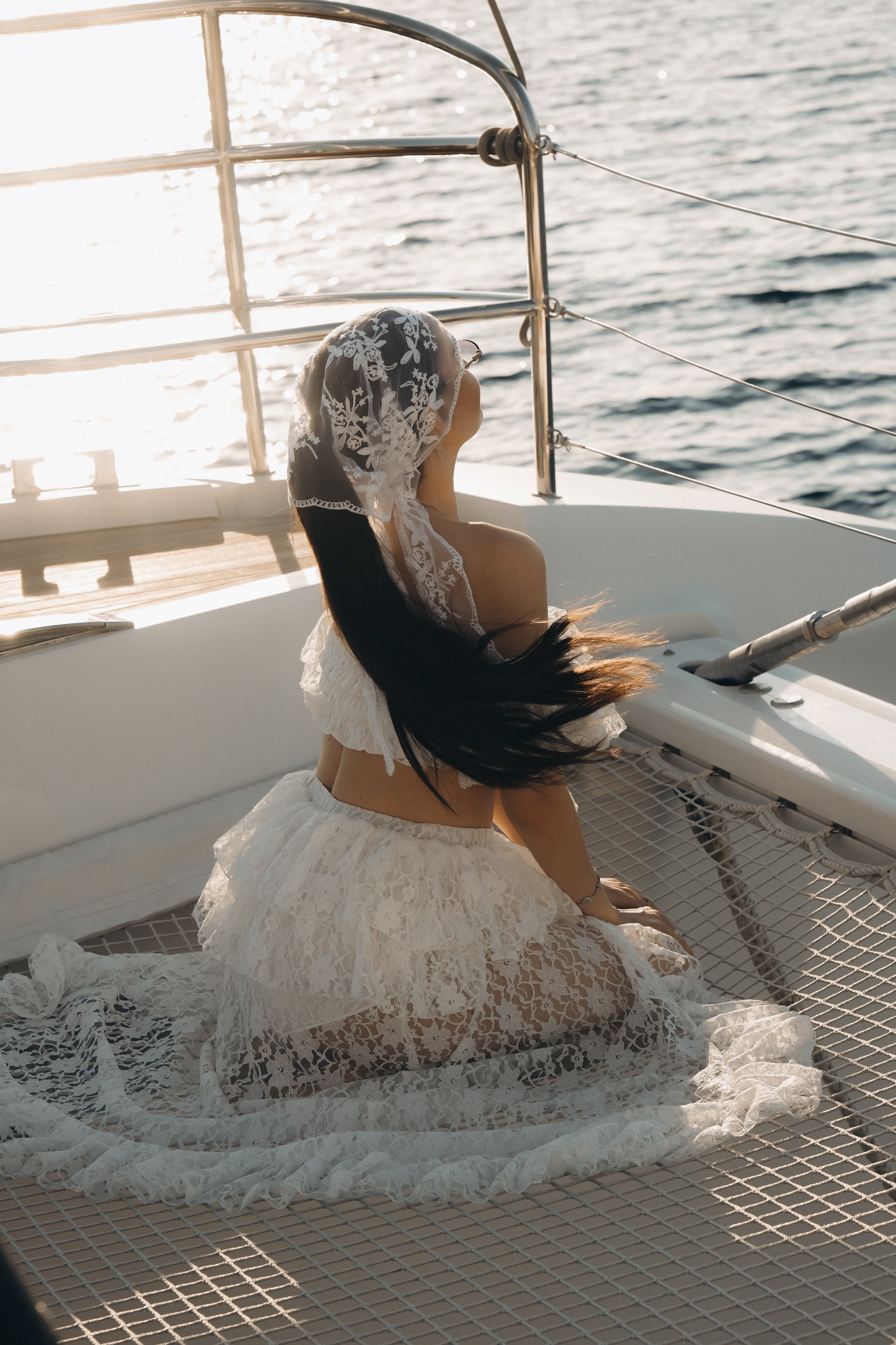 Сет от дантелен топ и пола в бяло: Elarine