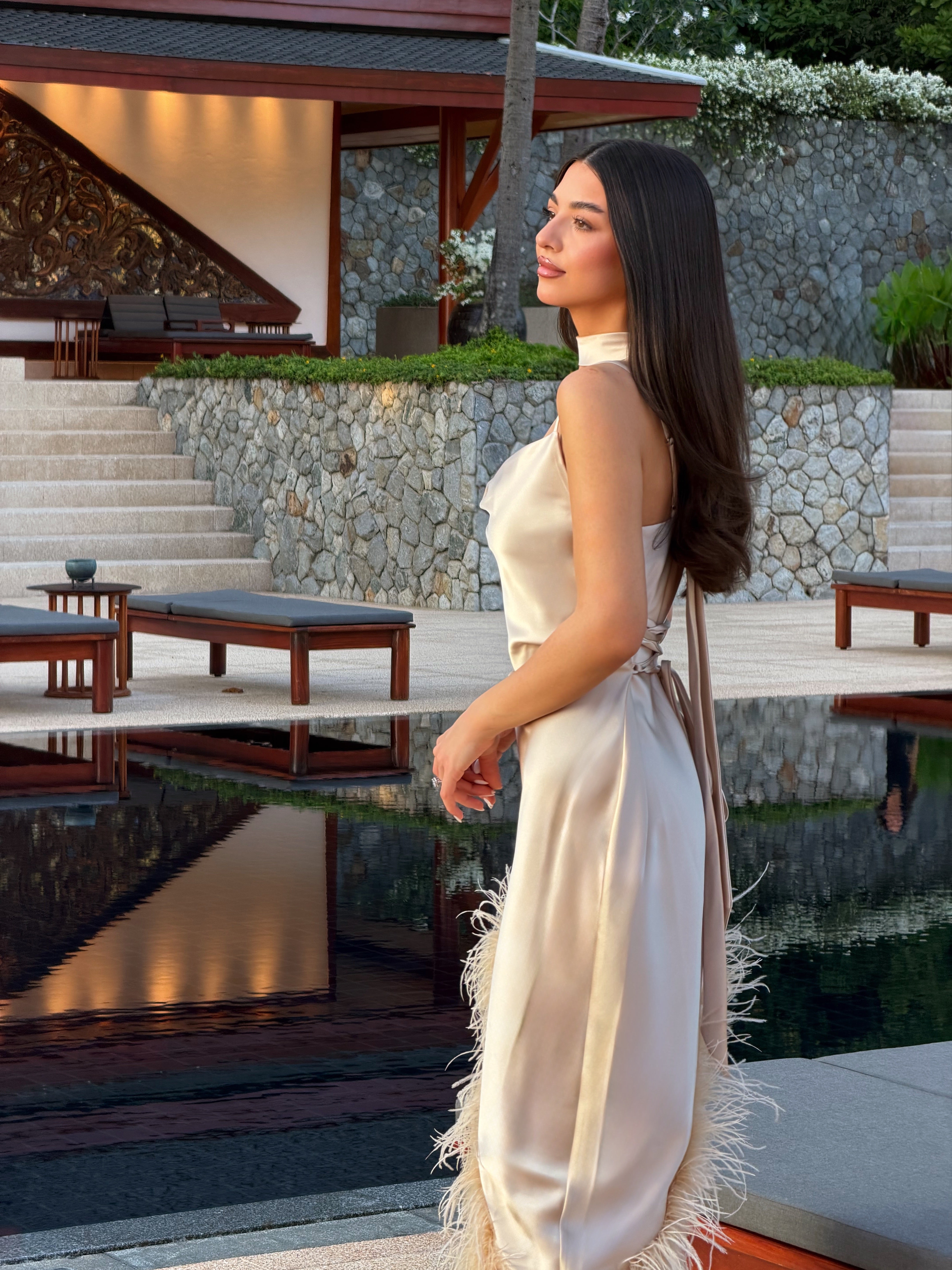 Асиметрична рокля в бежово: Glowin Feathers