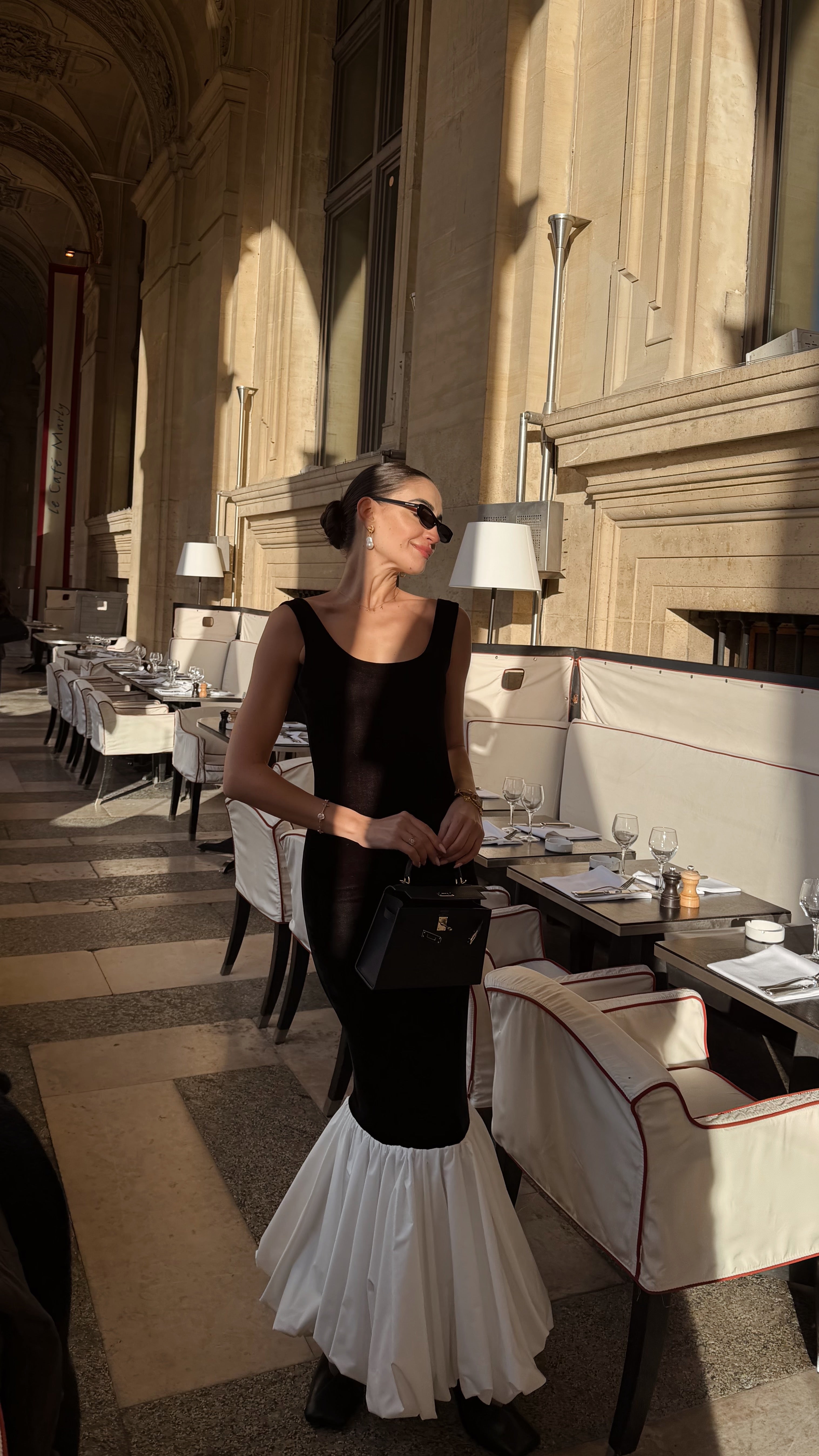 Рокля с гол гръб в черно: Selenes