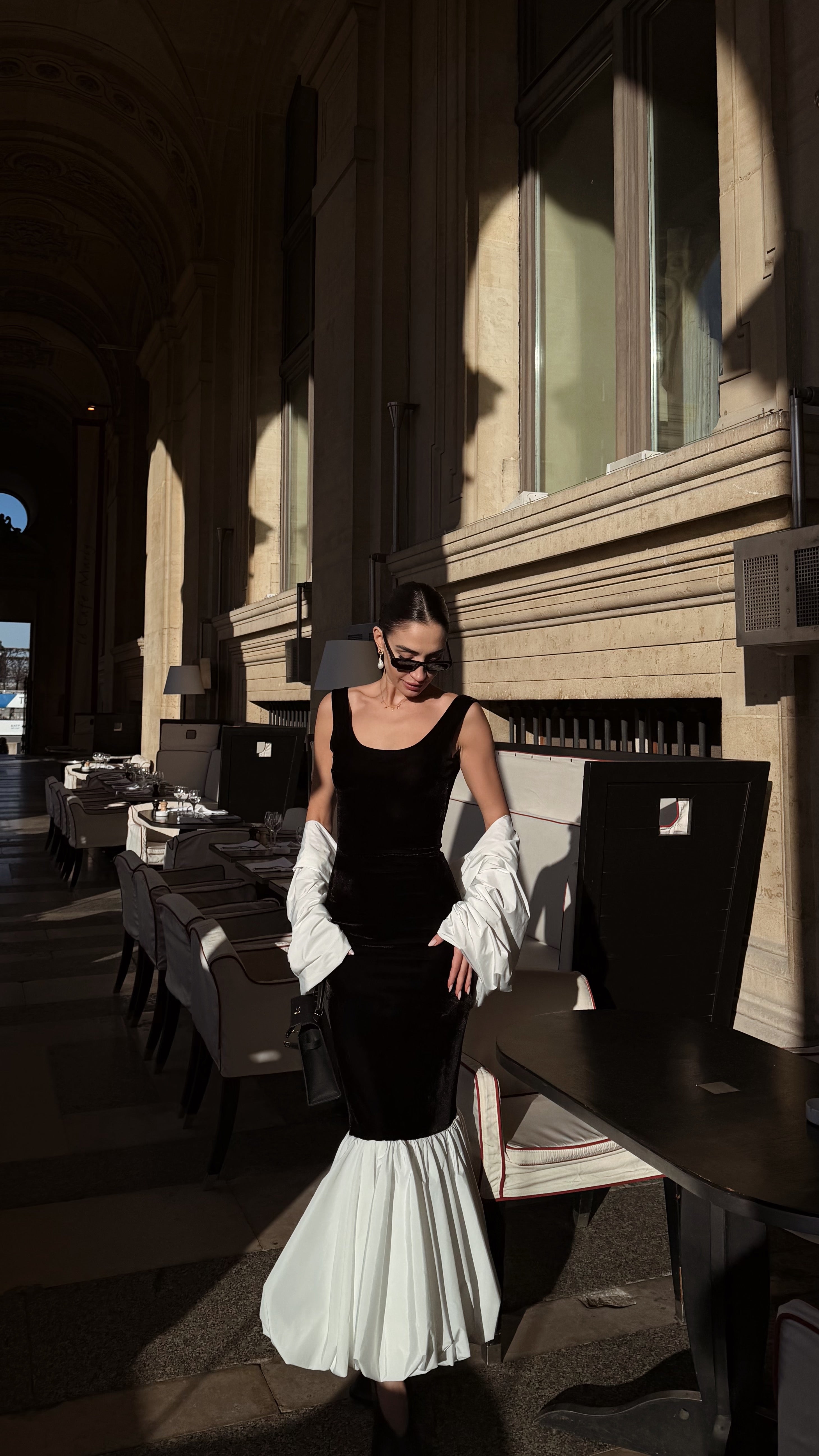 Рокля с гол гръб в черно: Selenes