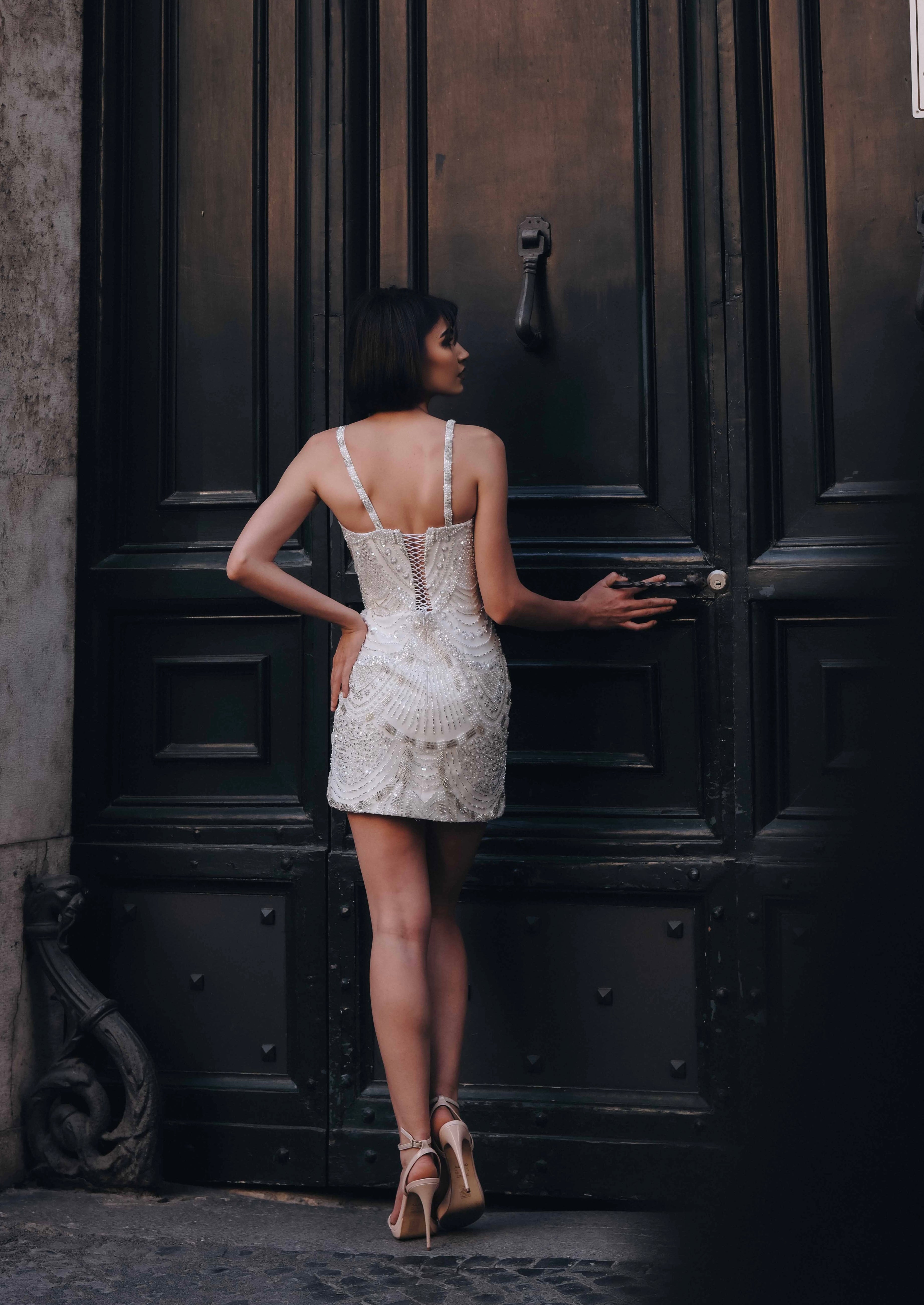 Short corset dress in white: Luméra