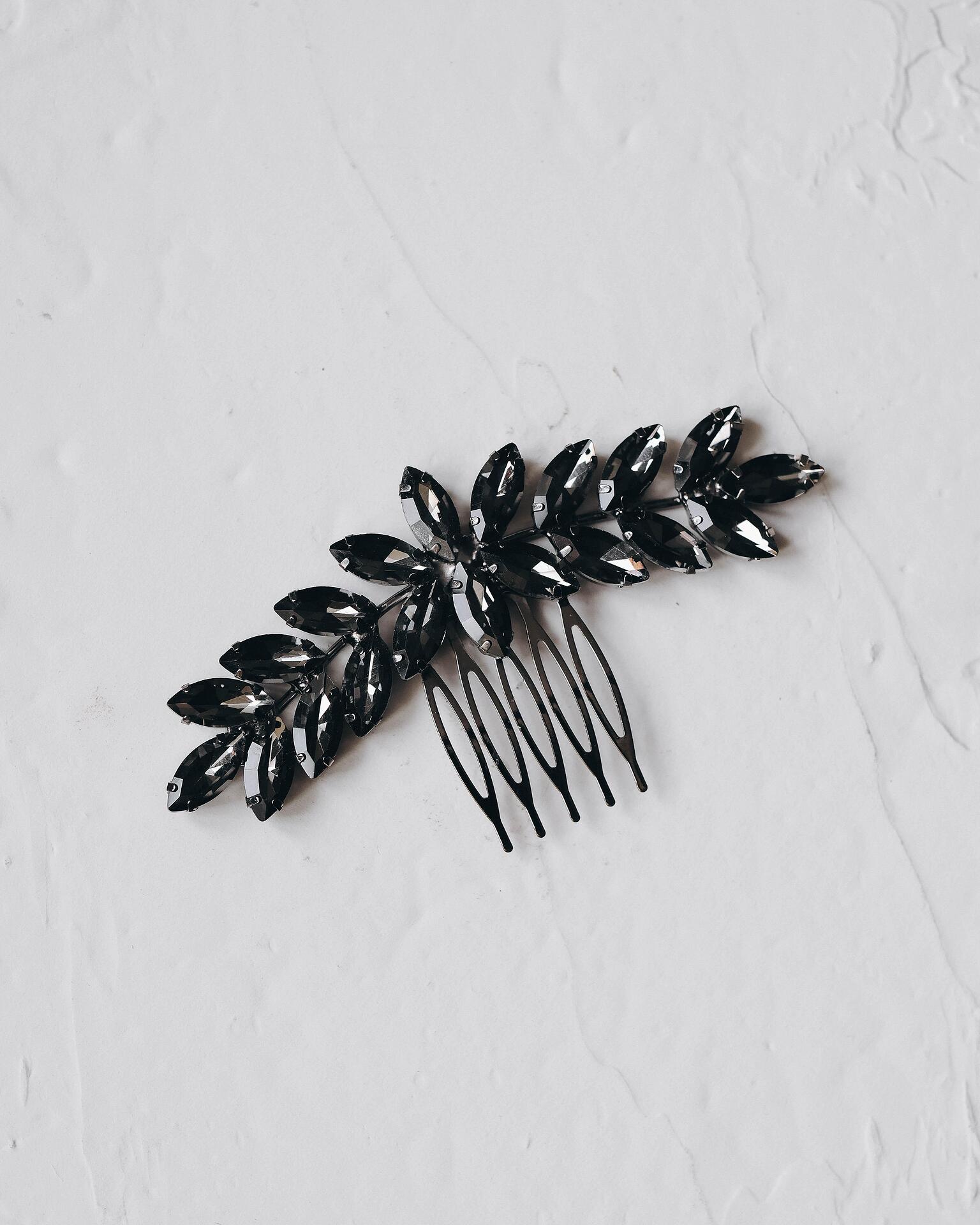 Hair accessory in black: Mia