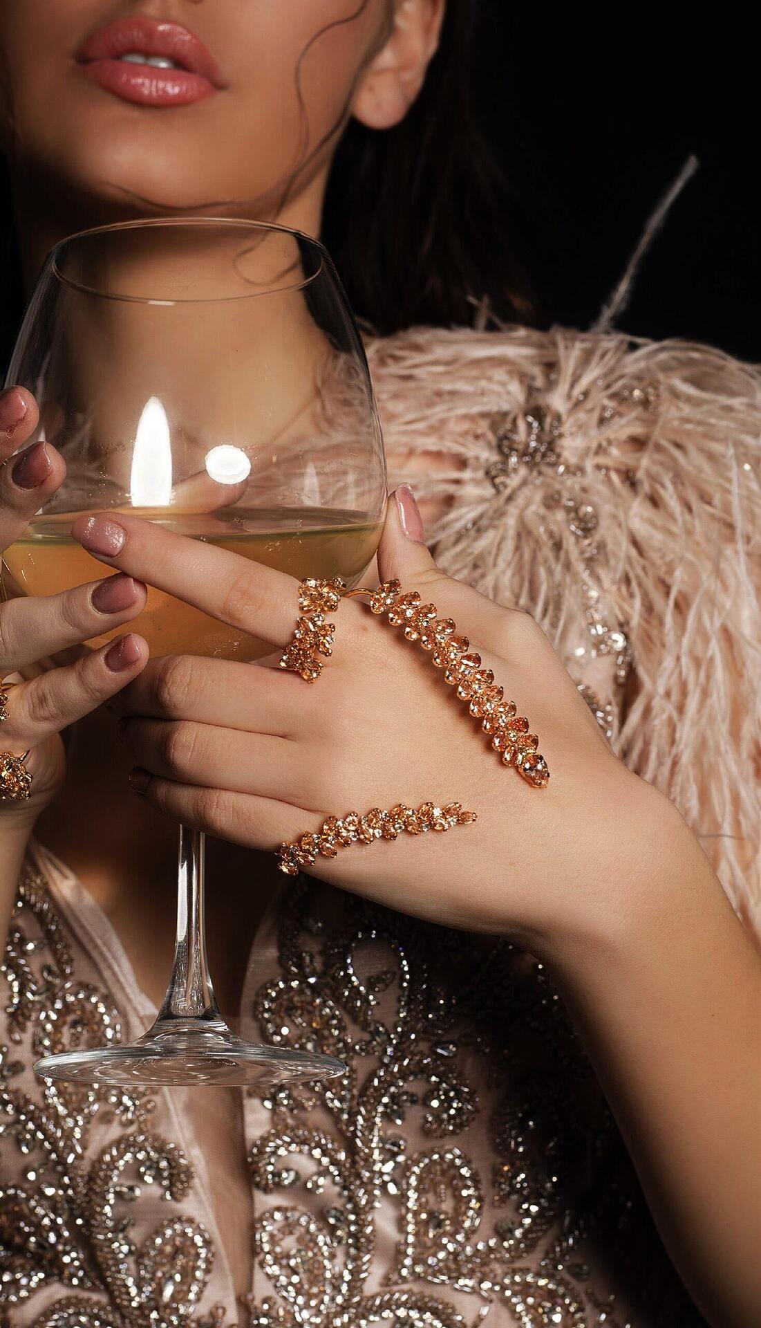Hand accessory with Zirconium (gold)