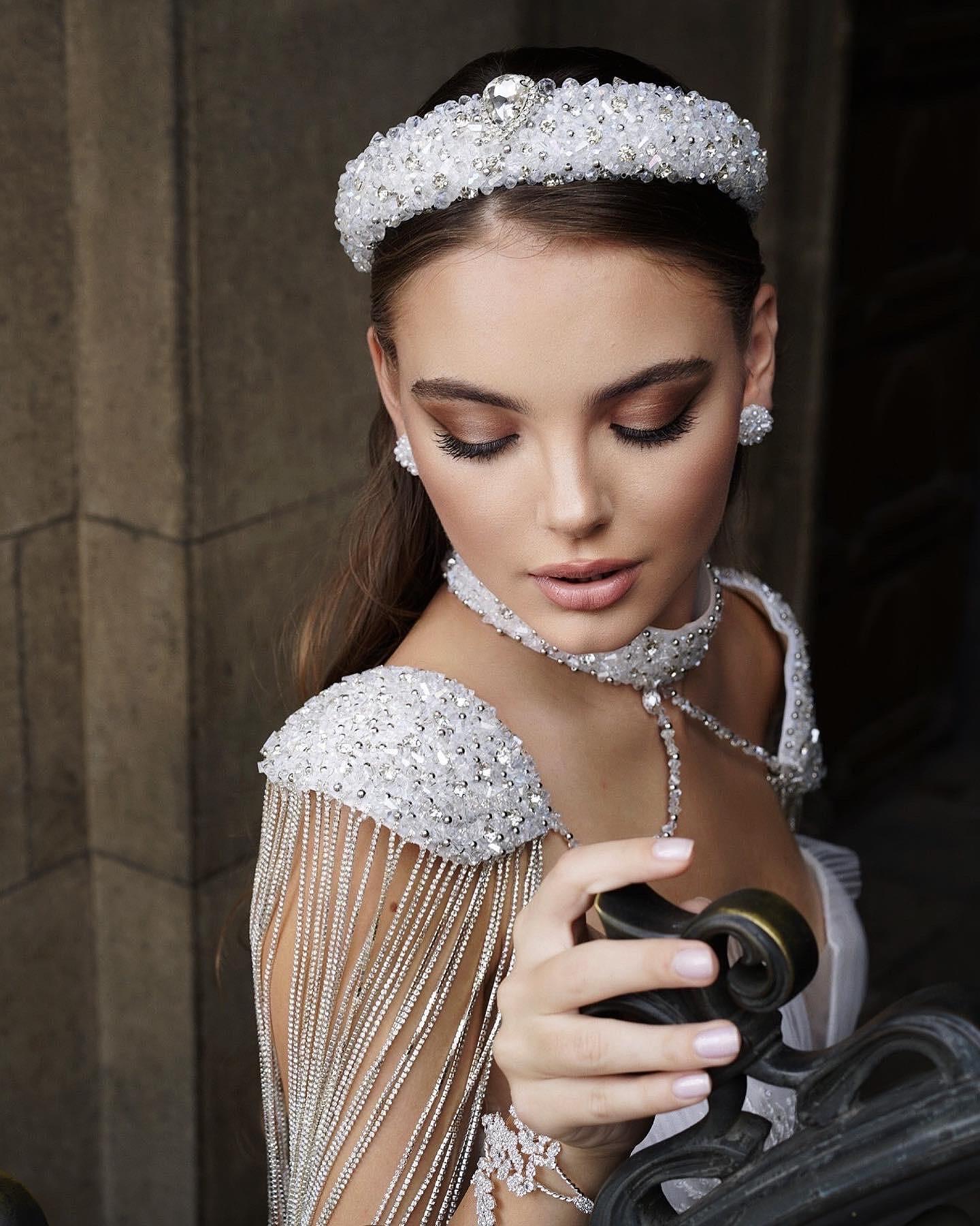 Neck and shoulder accessory with crystals
