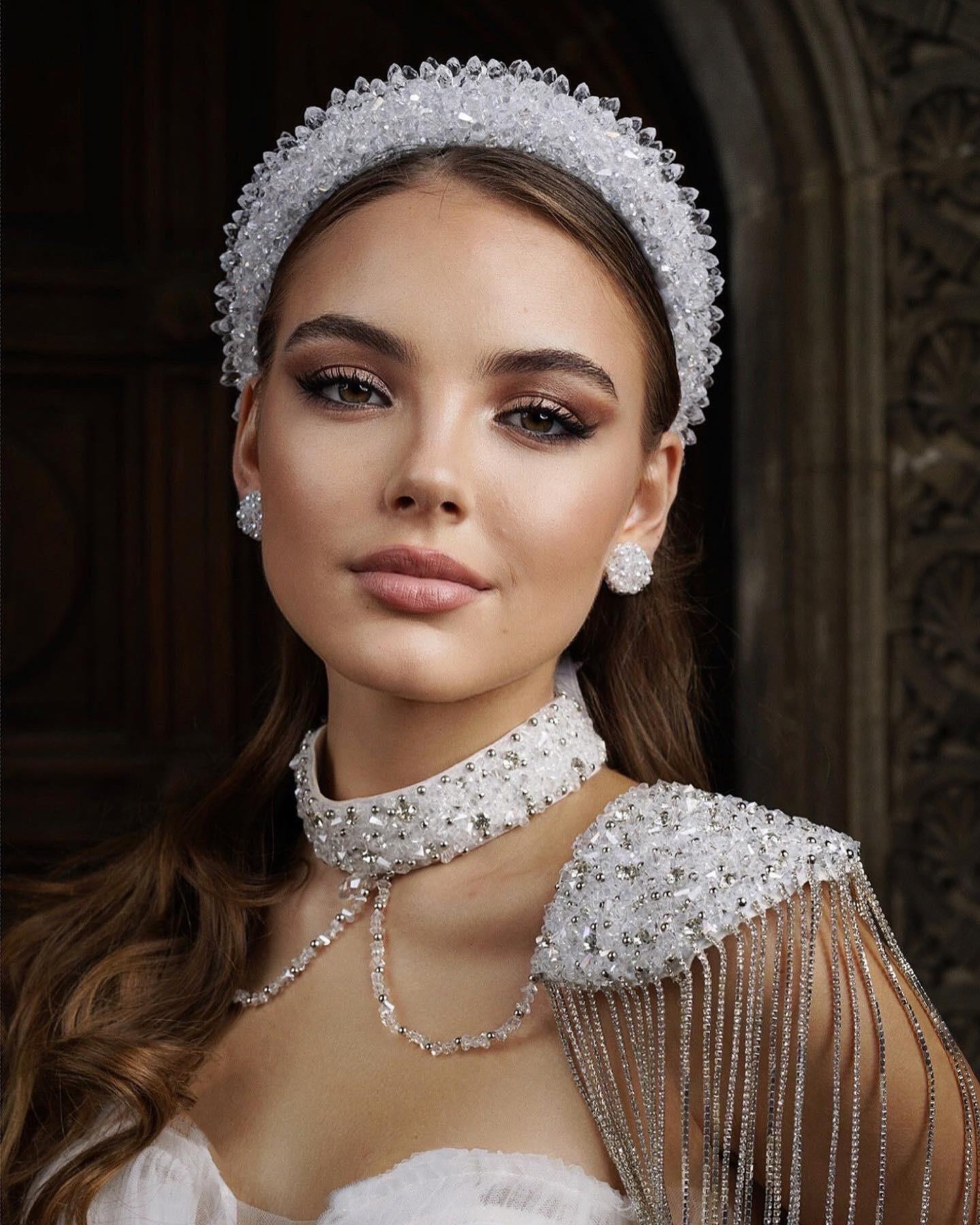 Neck and shoulder accessory with crystals
