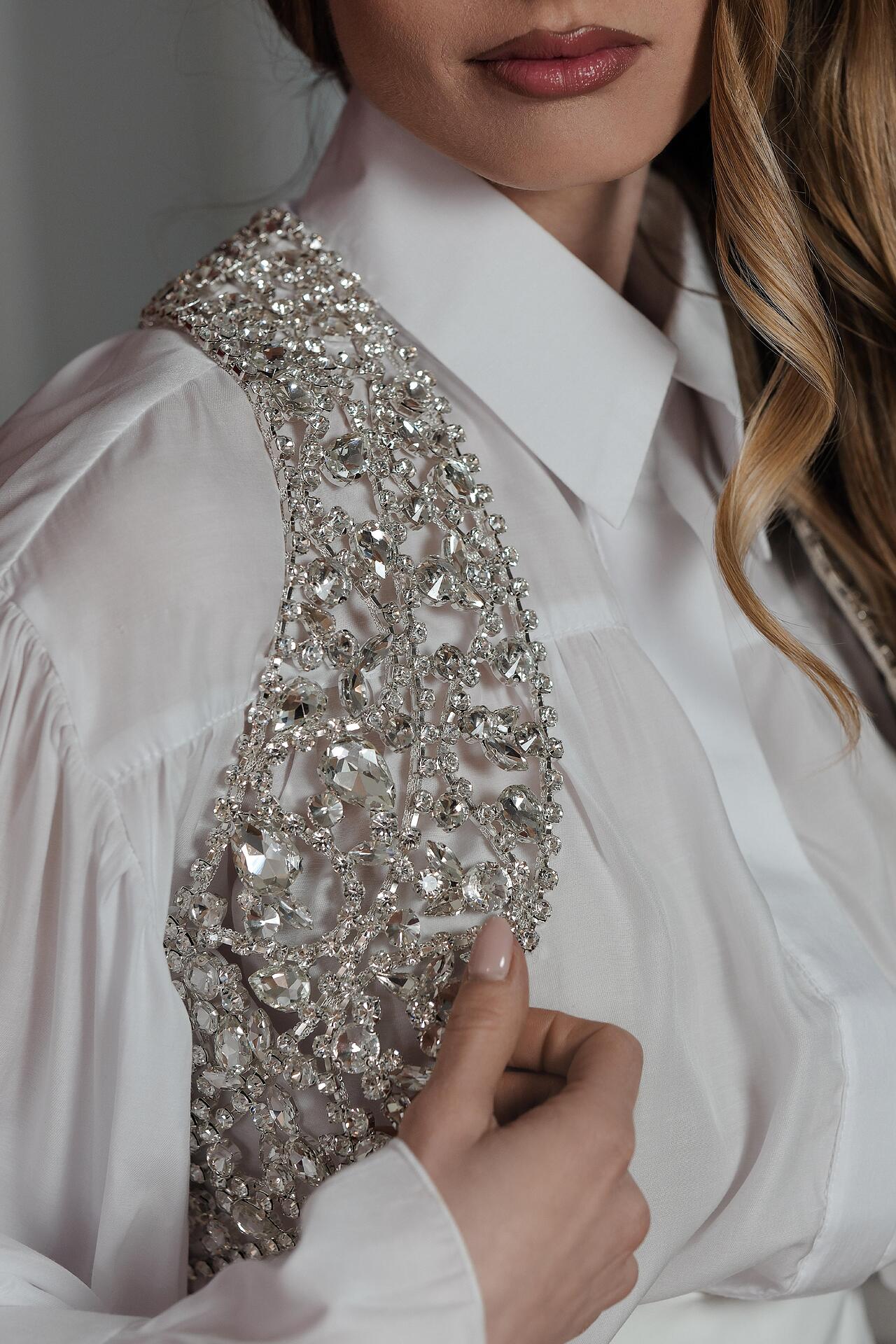 White shirt with puff sleeves: Lumia