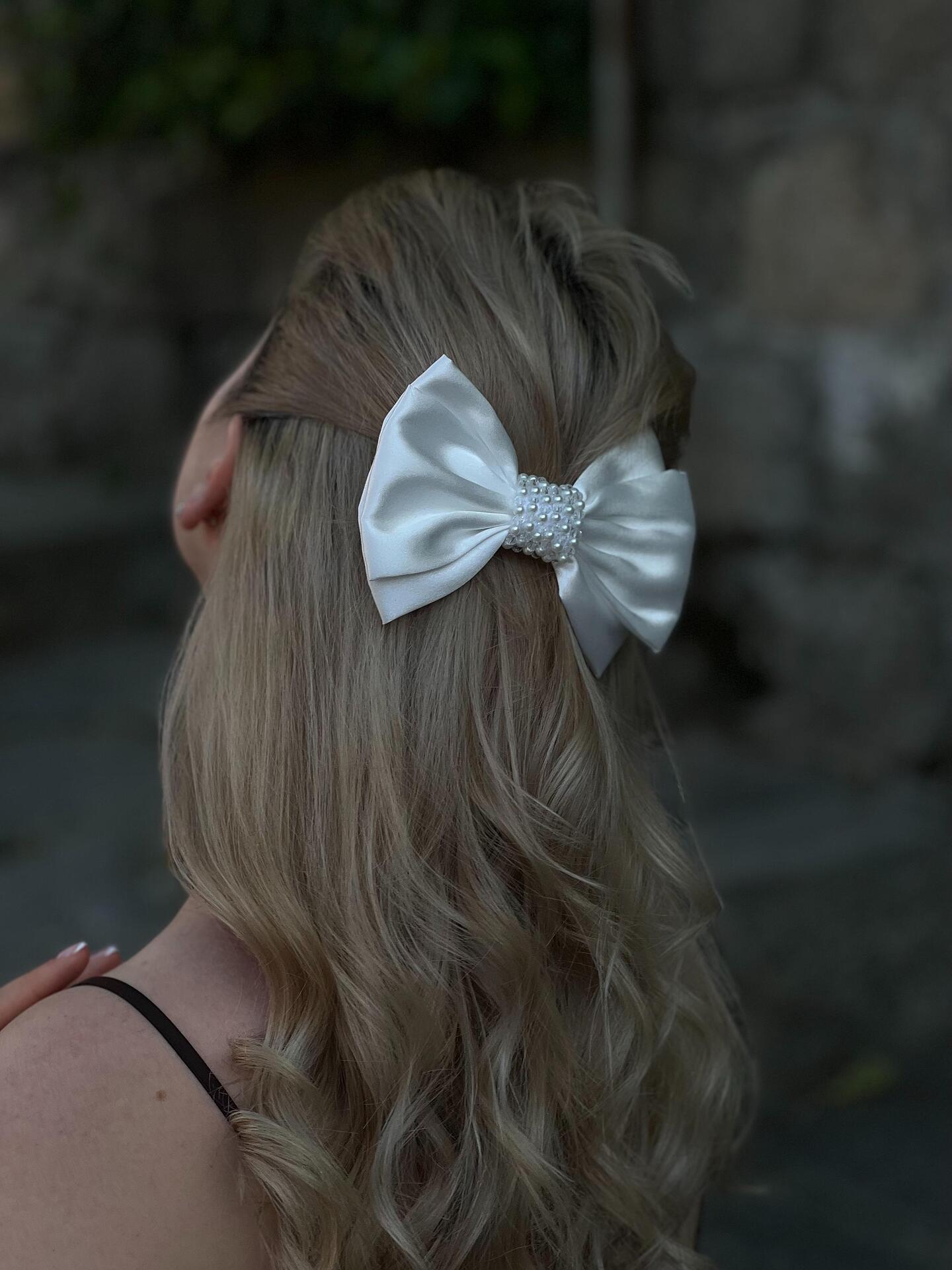 White/Black ribbon with pearls and crystals