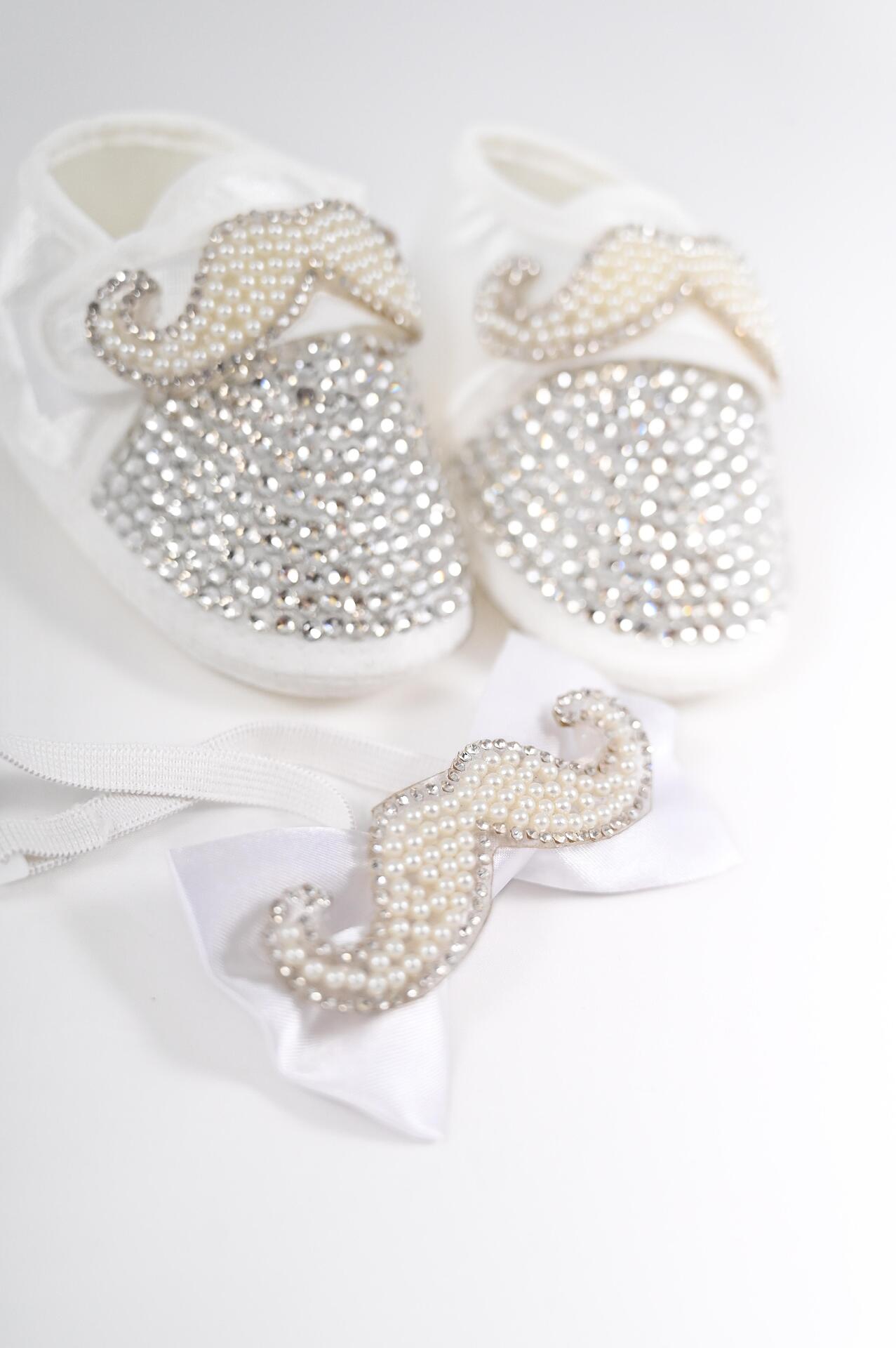Baby shoes set with bow tie in silver
