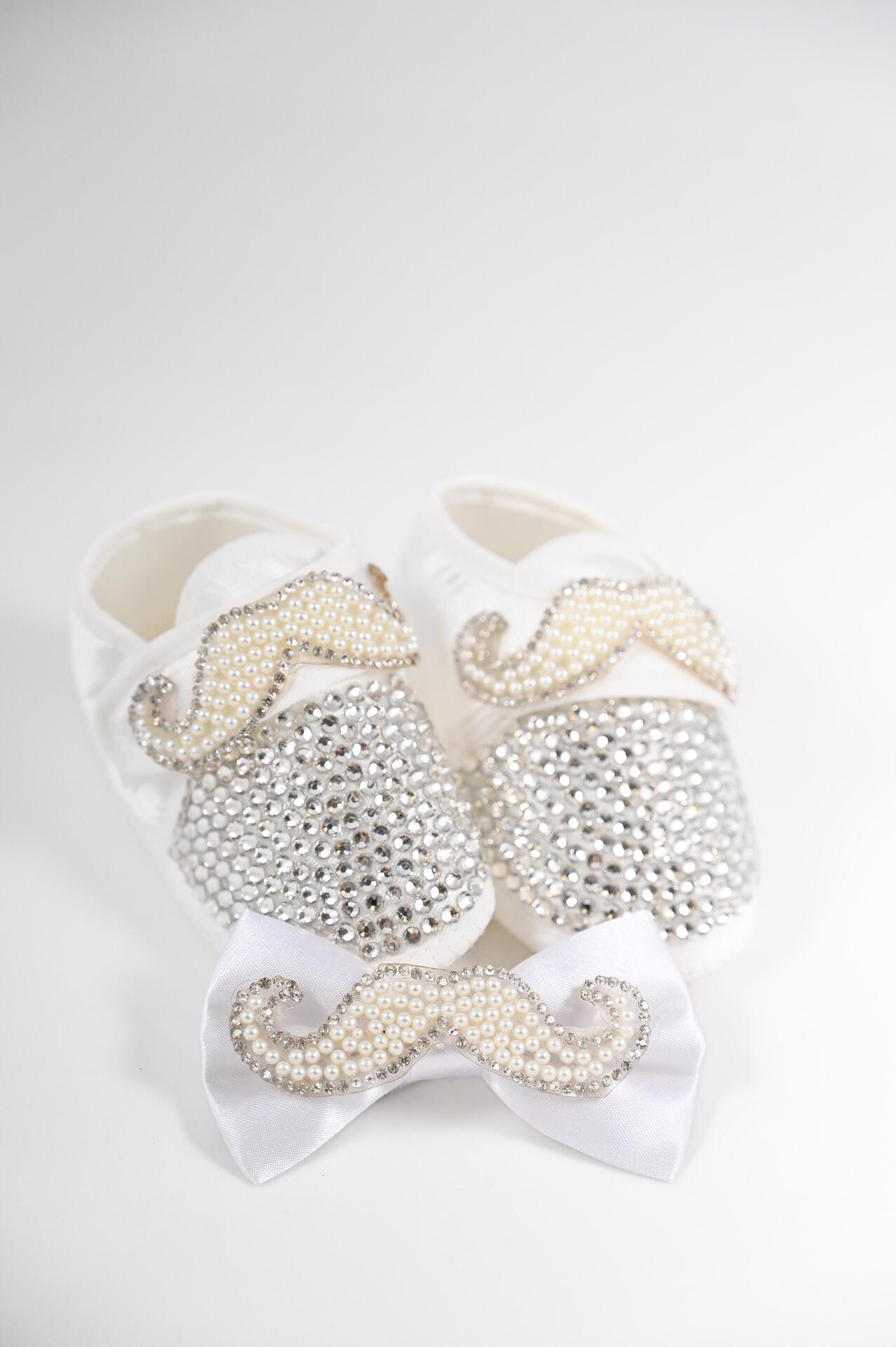 Baby shoes set with bow tie in silver