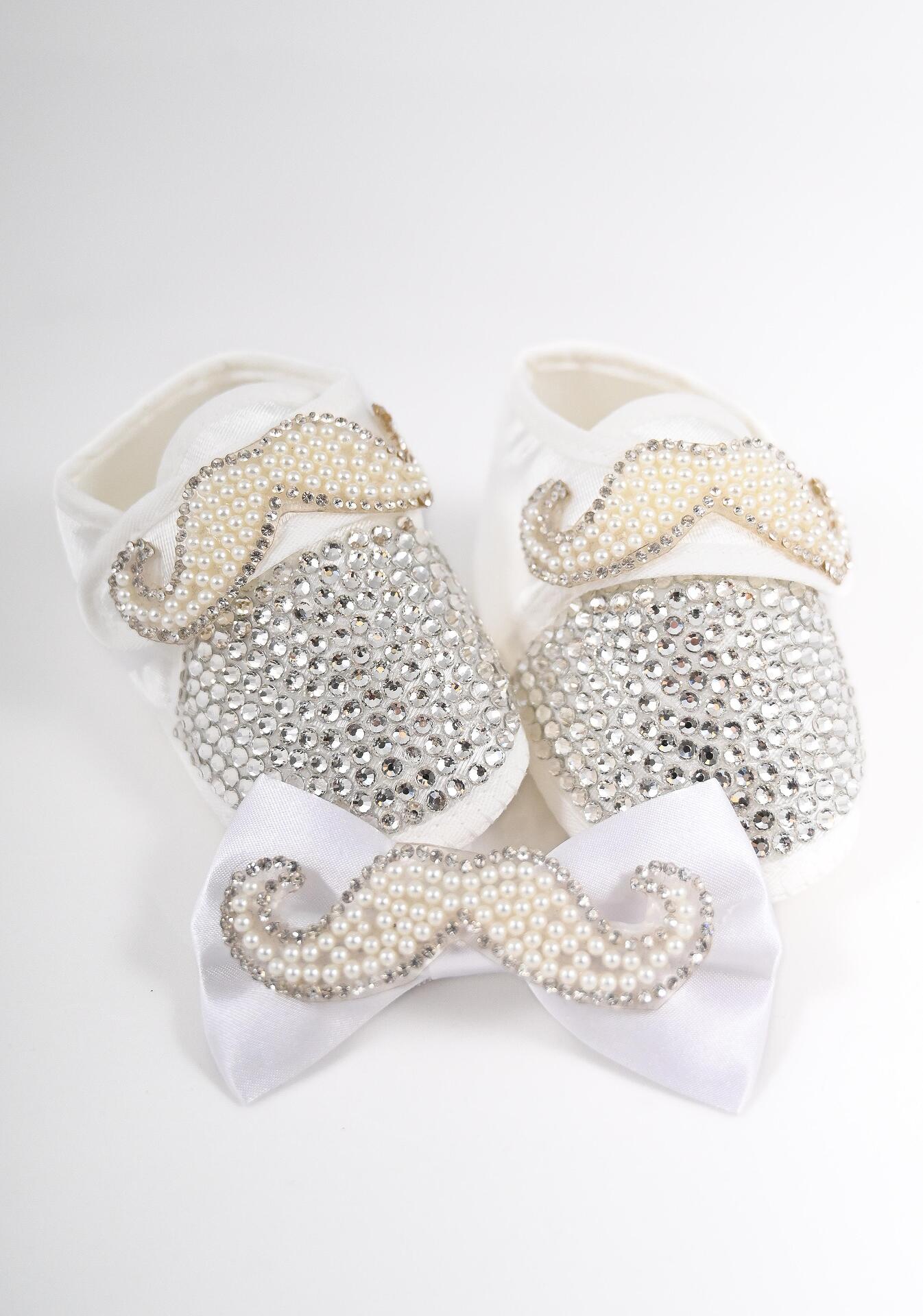 Baby shoes set with bow tie in silver
