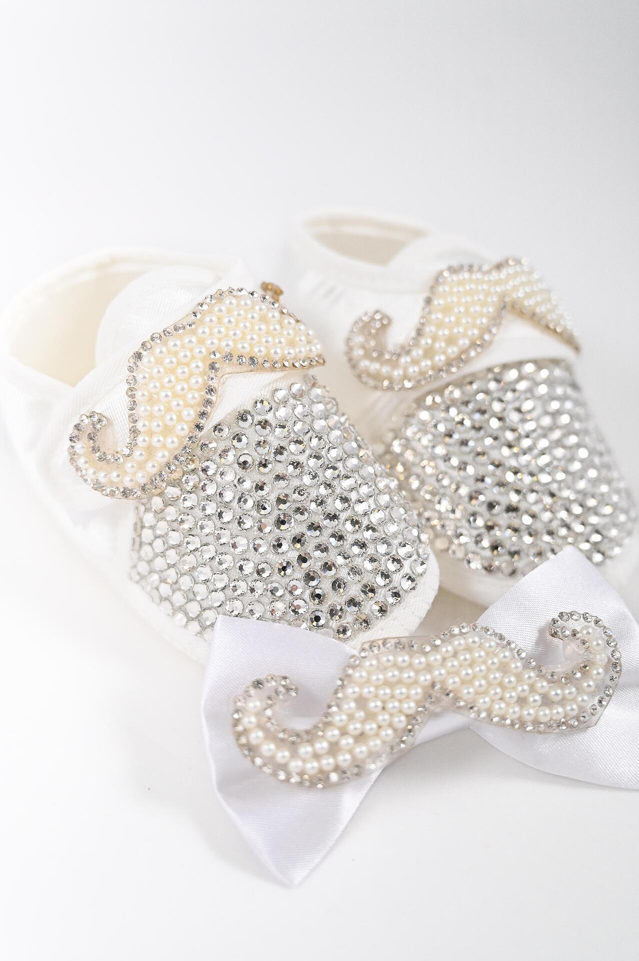 Baby shoes set with bow tie in silver