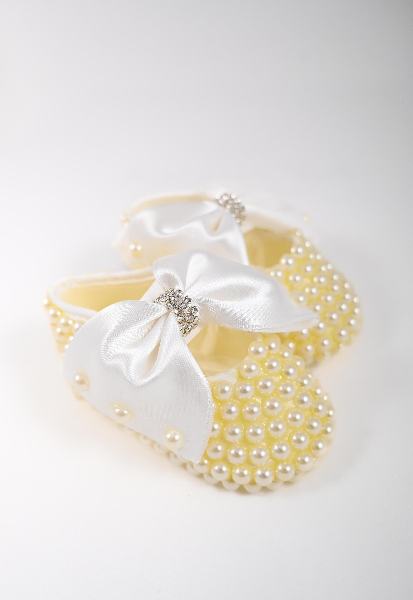 Baby shoes set with pearl headband