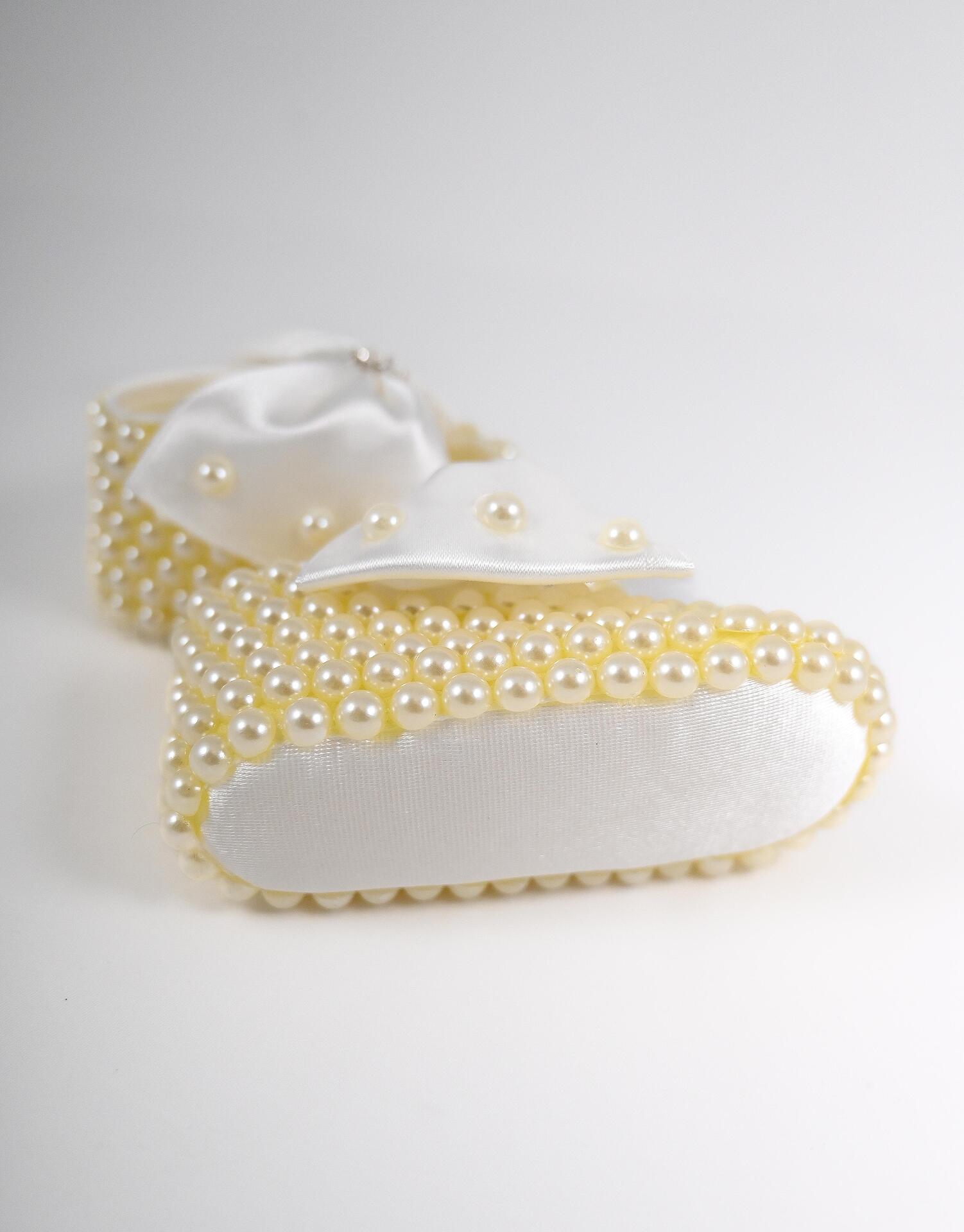 Baby shoes set with pearl headband