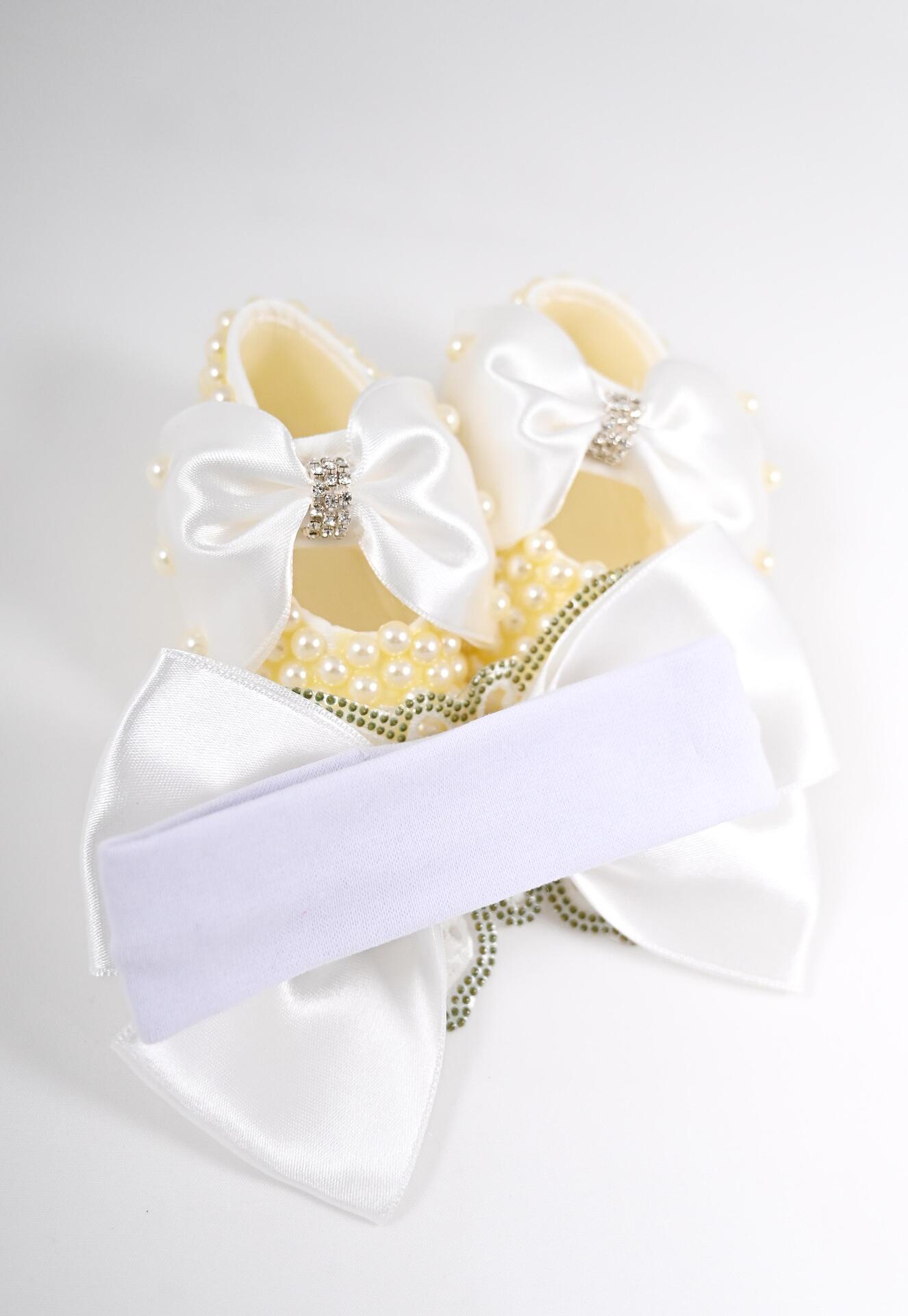 Baby shoes set with pearl headband
