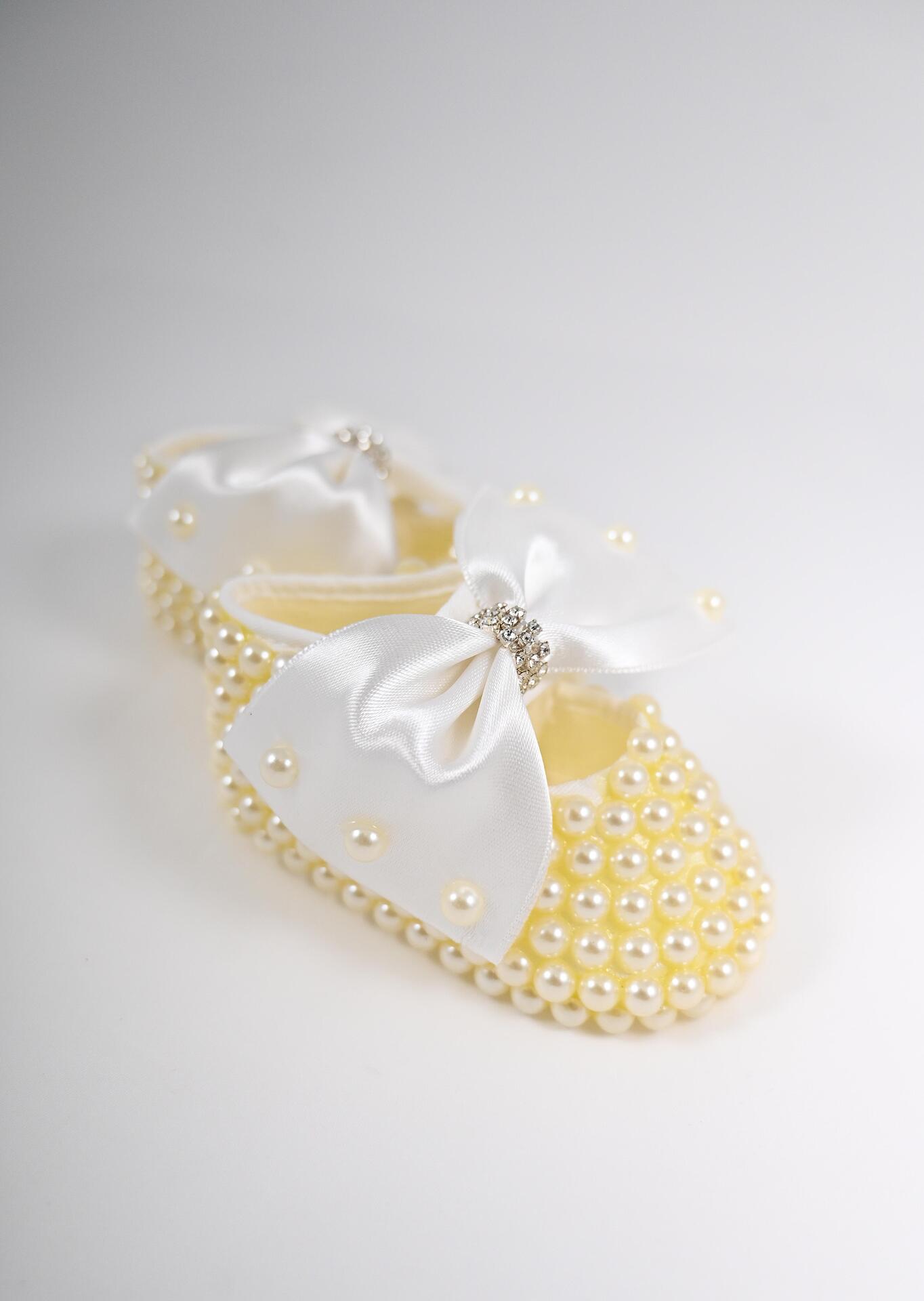 Baby shoes set with pearl headband