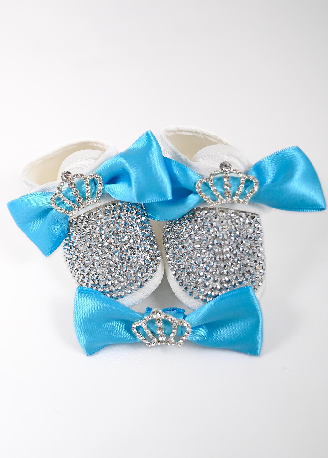 Baby shoes set with bow tie in blue