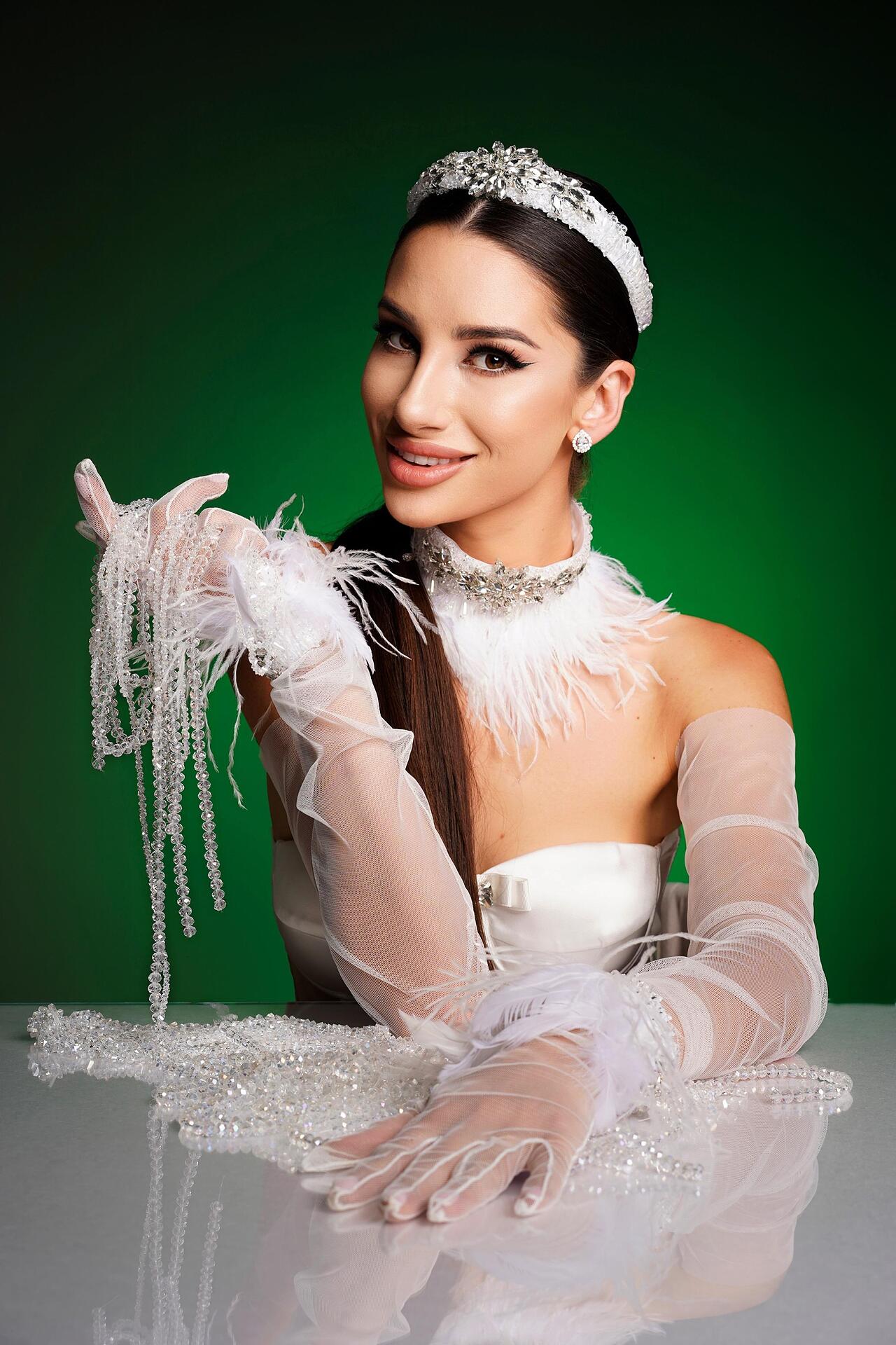 White long mesh gloves