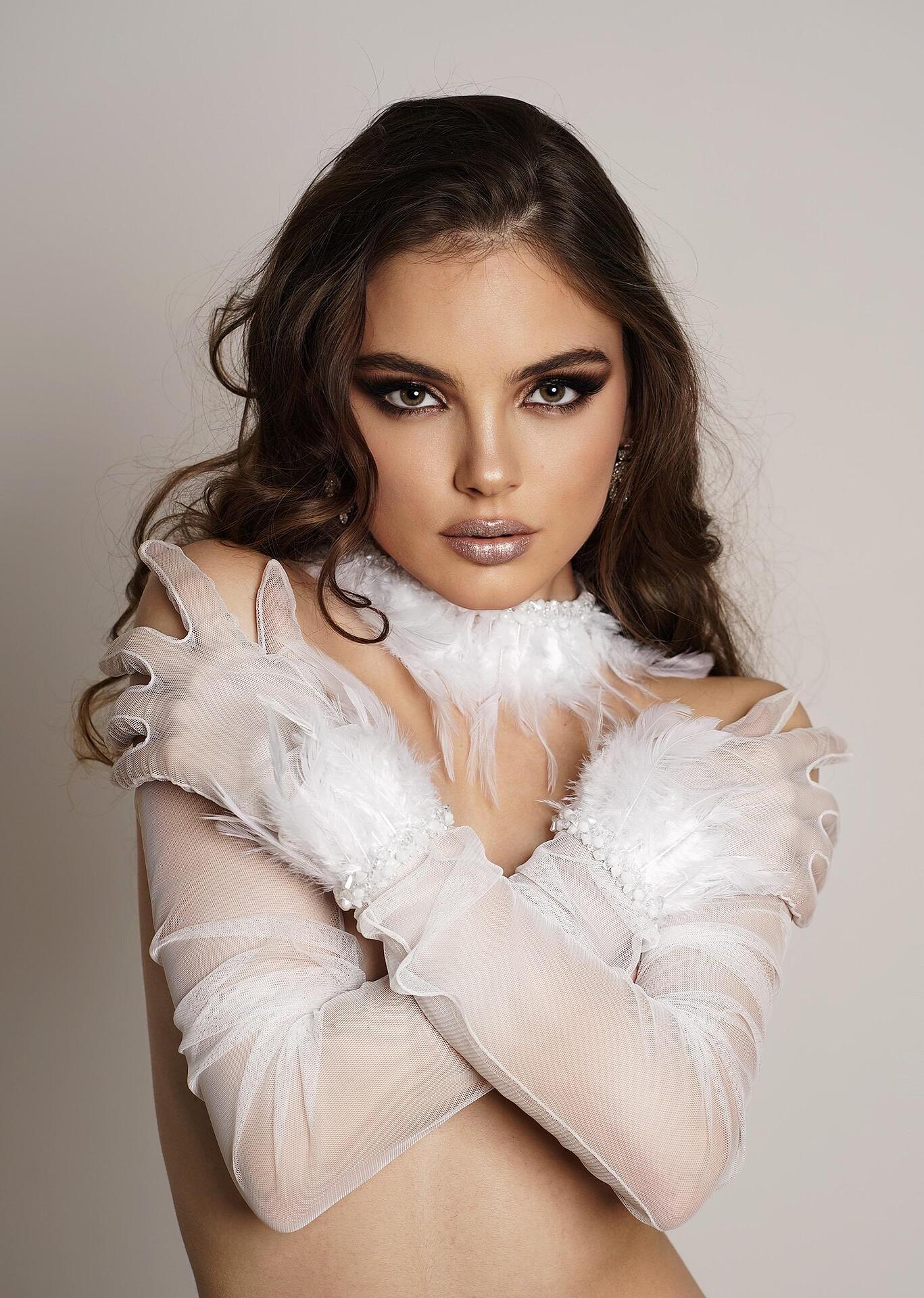 White long mesh gloves