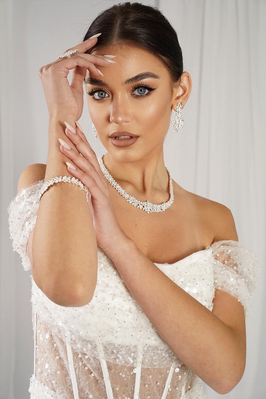 Jewelry with zirconium: necklace/earrings/bracelet and ring