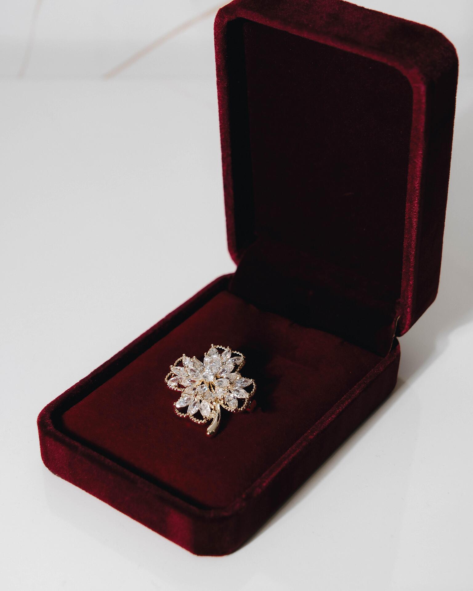 Flower-shaped brooch