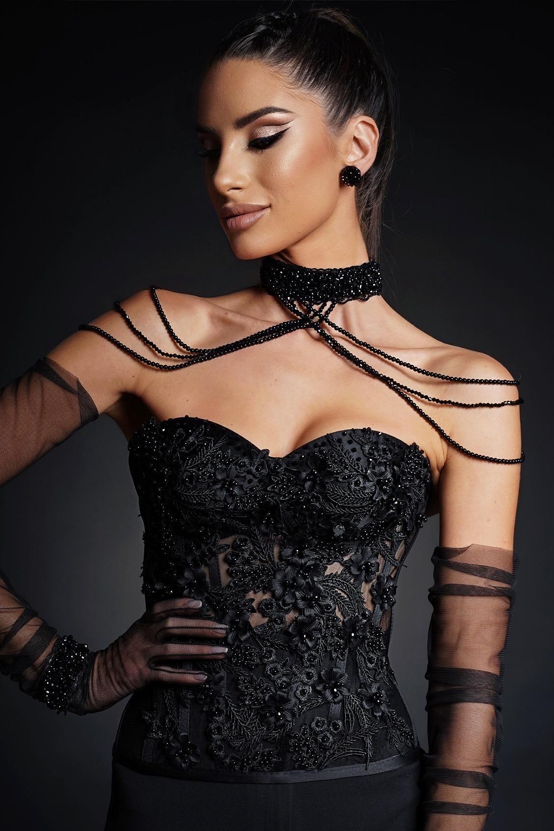 Black corset: Black Laces