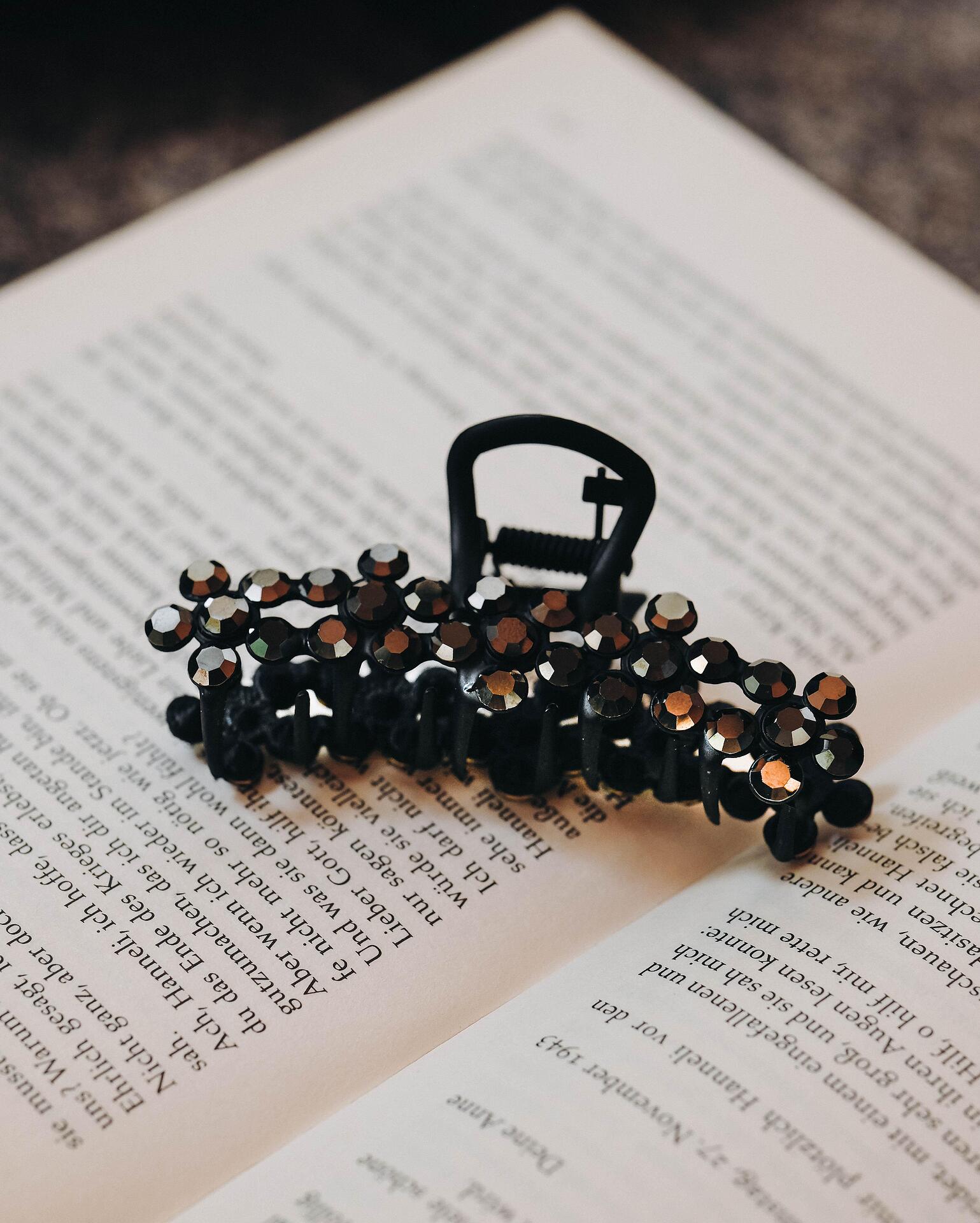 Black hair clip with crystals