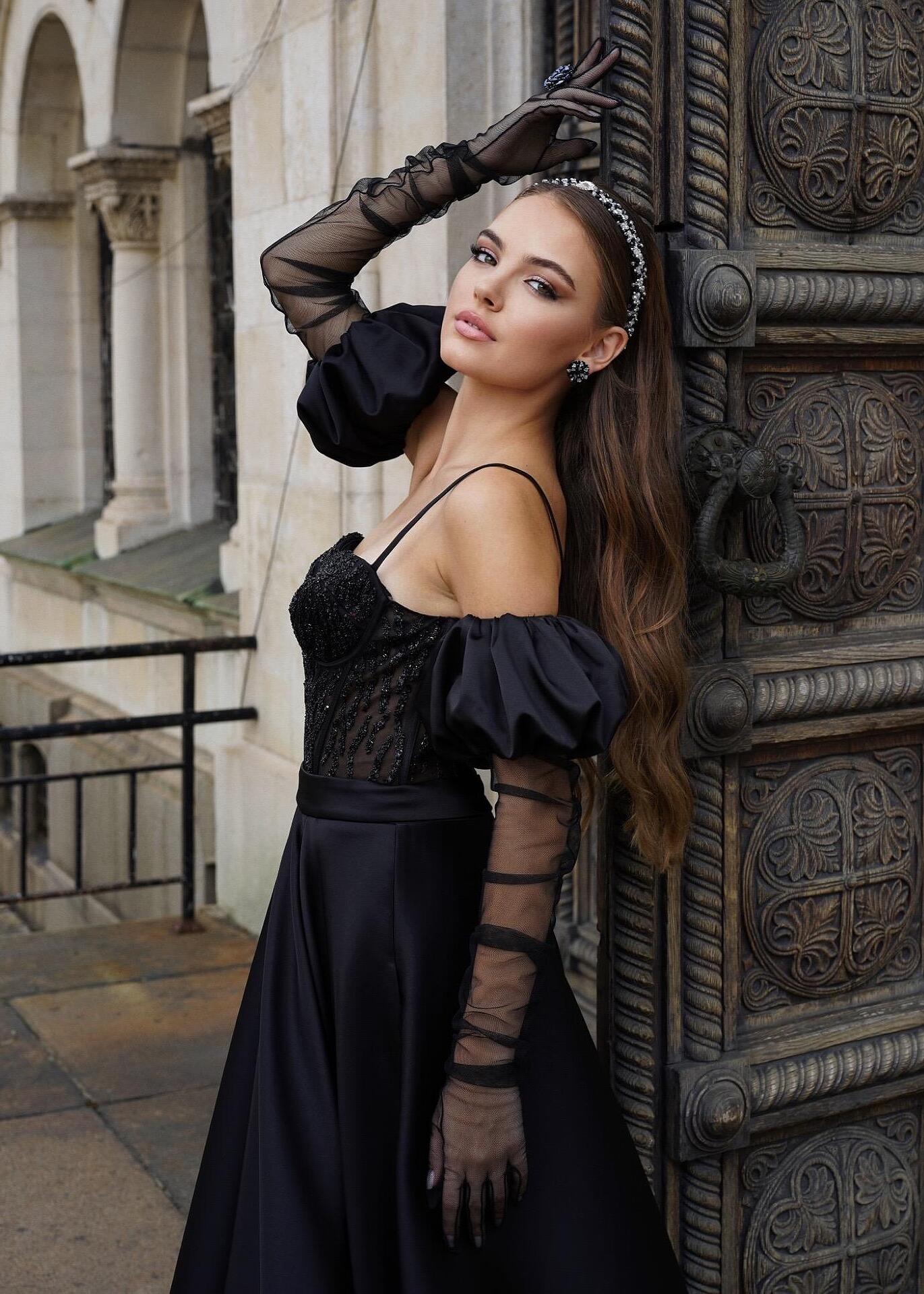 Black long mesh gloves