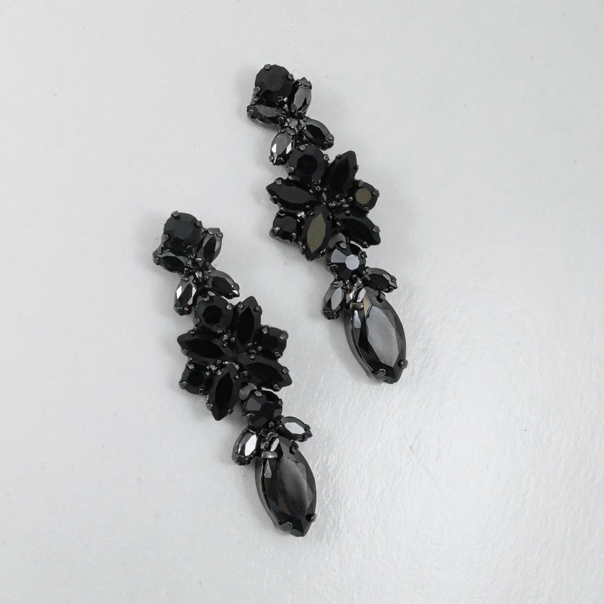 Earrings: Black Opium