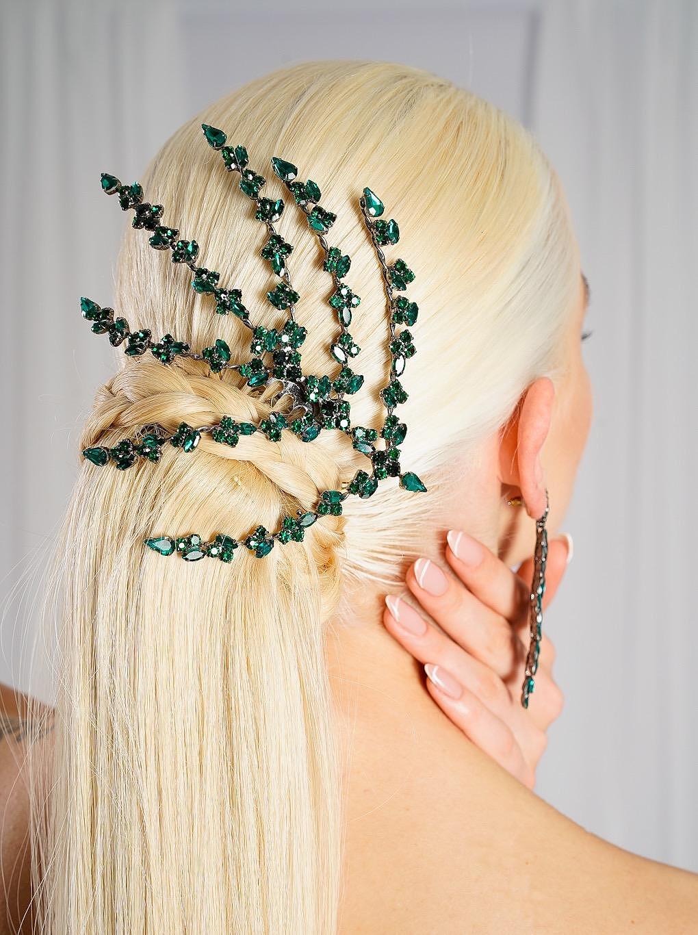 Green accessory with crystals